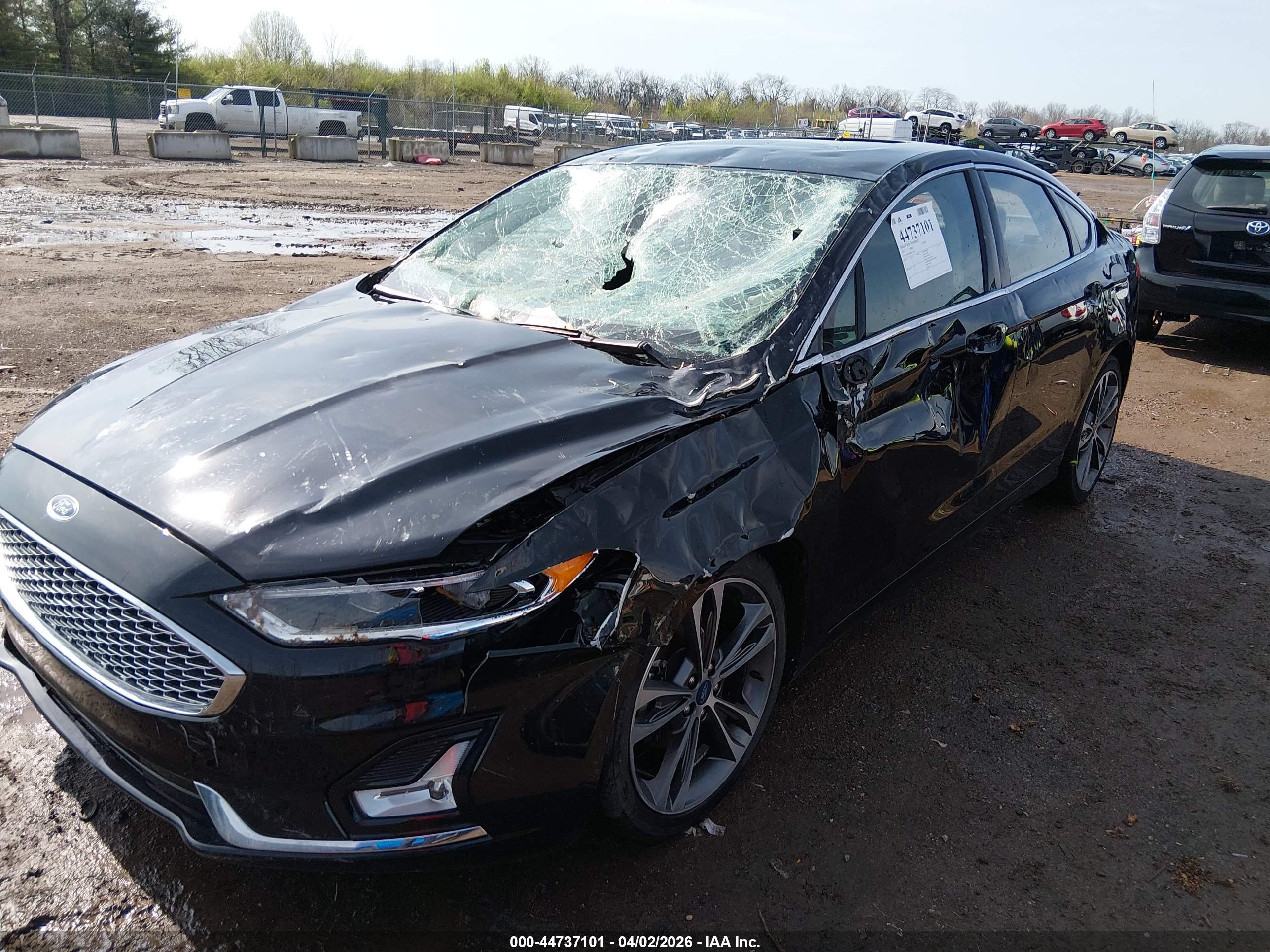 FORD FUSION image 6