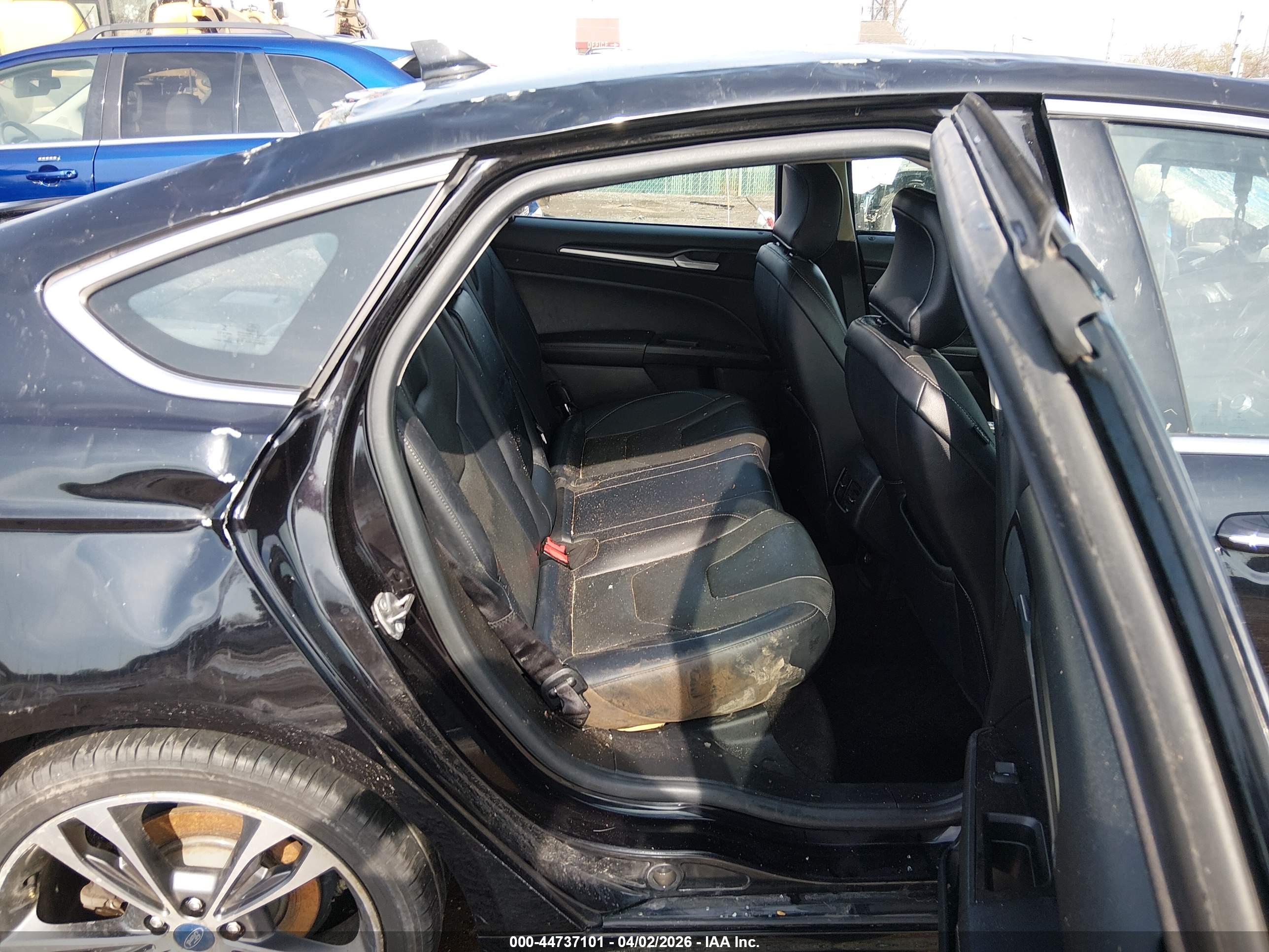 FORD FUSION image 8