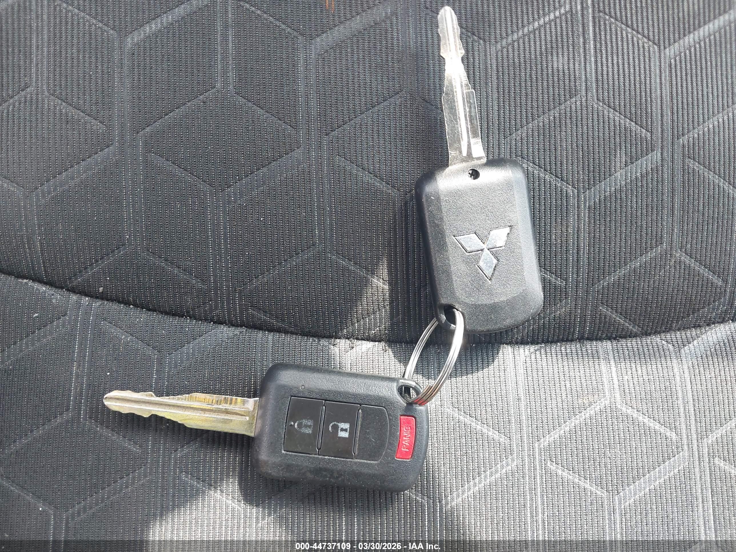 MITSUBISHI OUTLANDER image 11