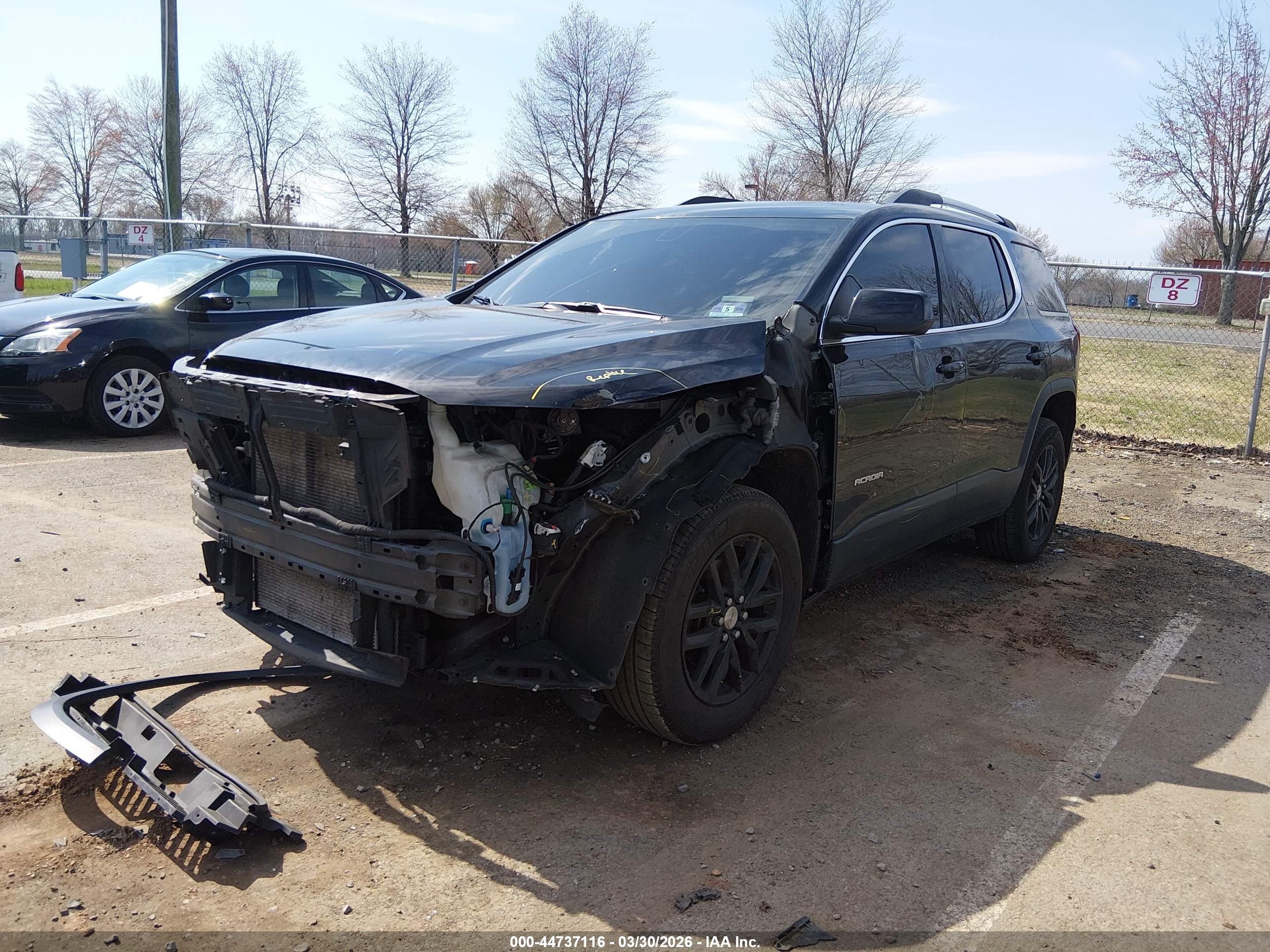 GMC ACADIA image 2
