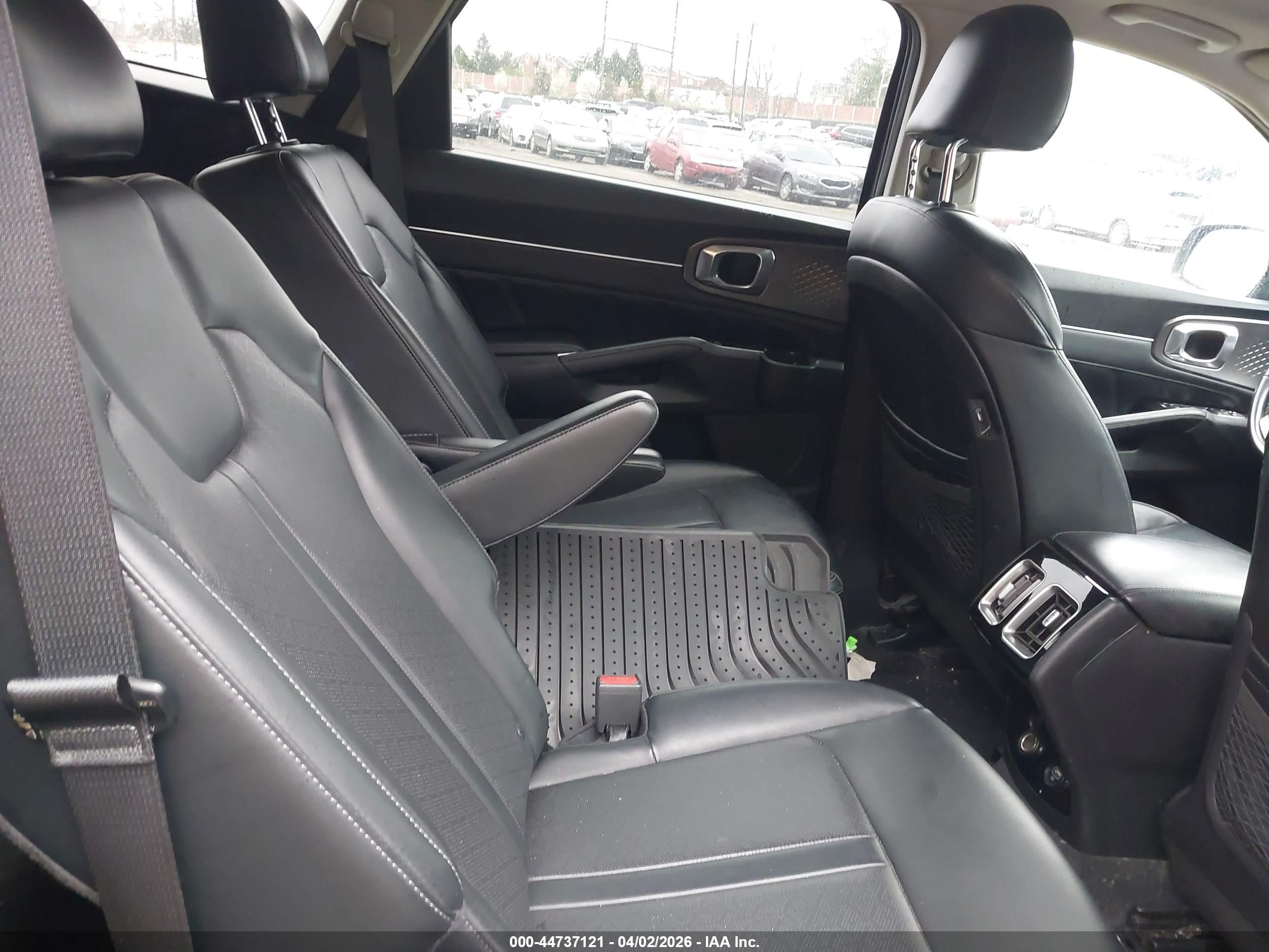 KIA SORENTO image 8