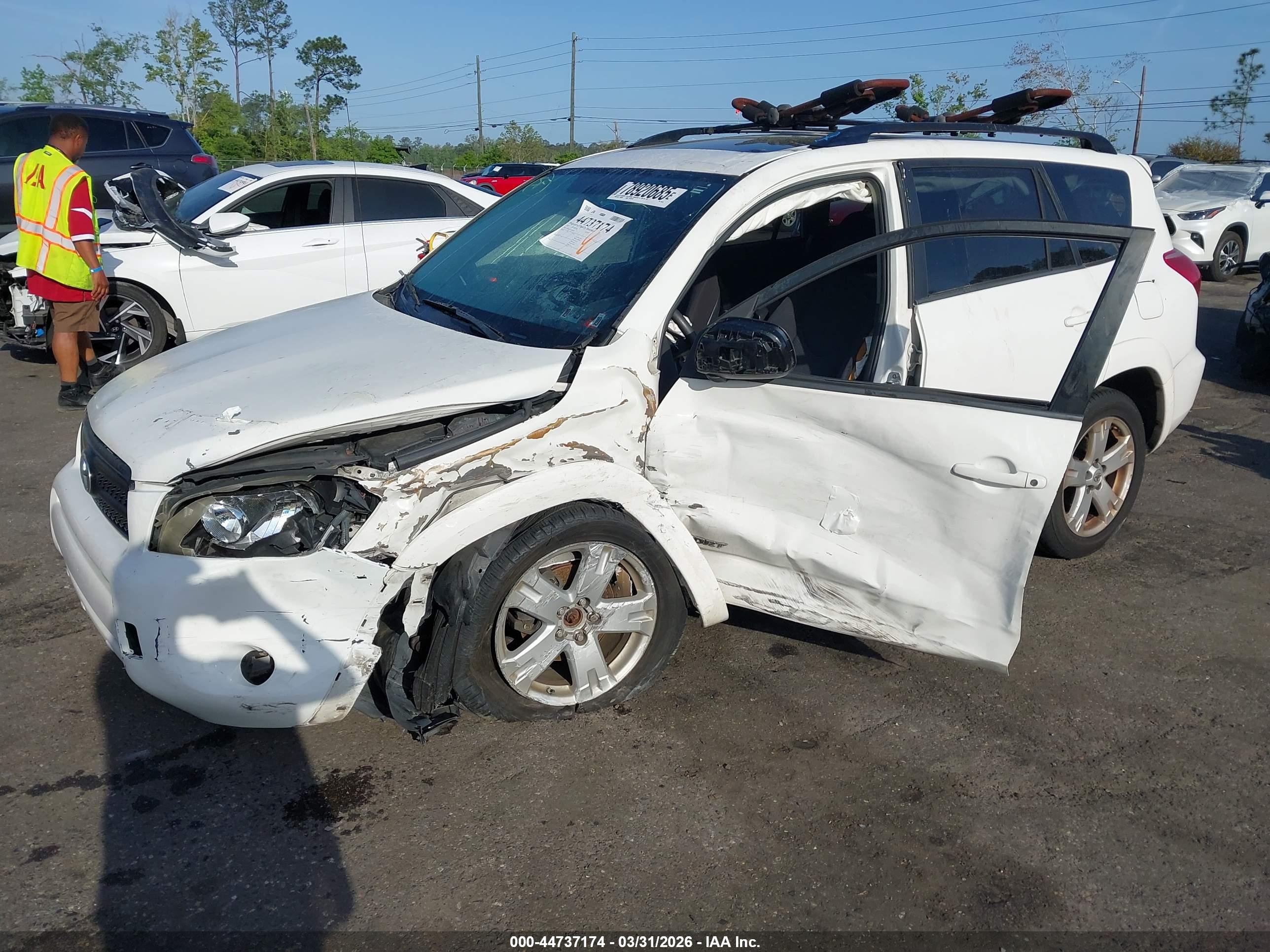 TOYOTA RAV4 image 2