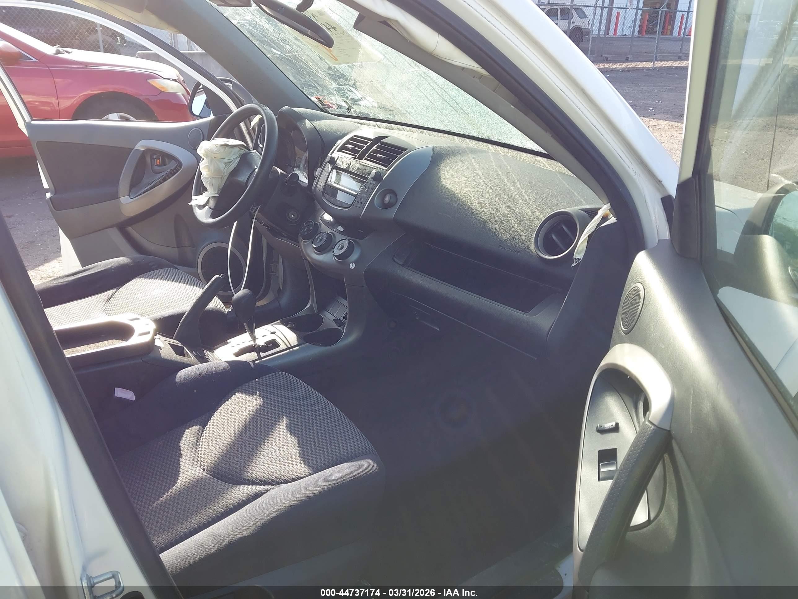 TOYOTA RAV4 image 5