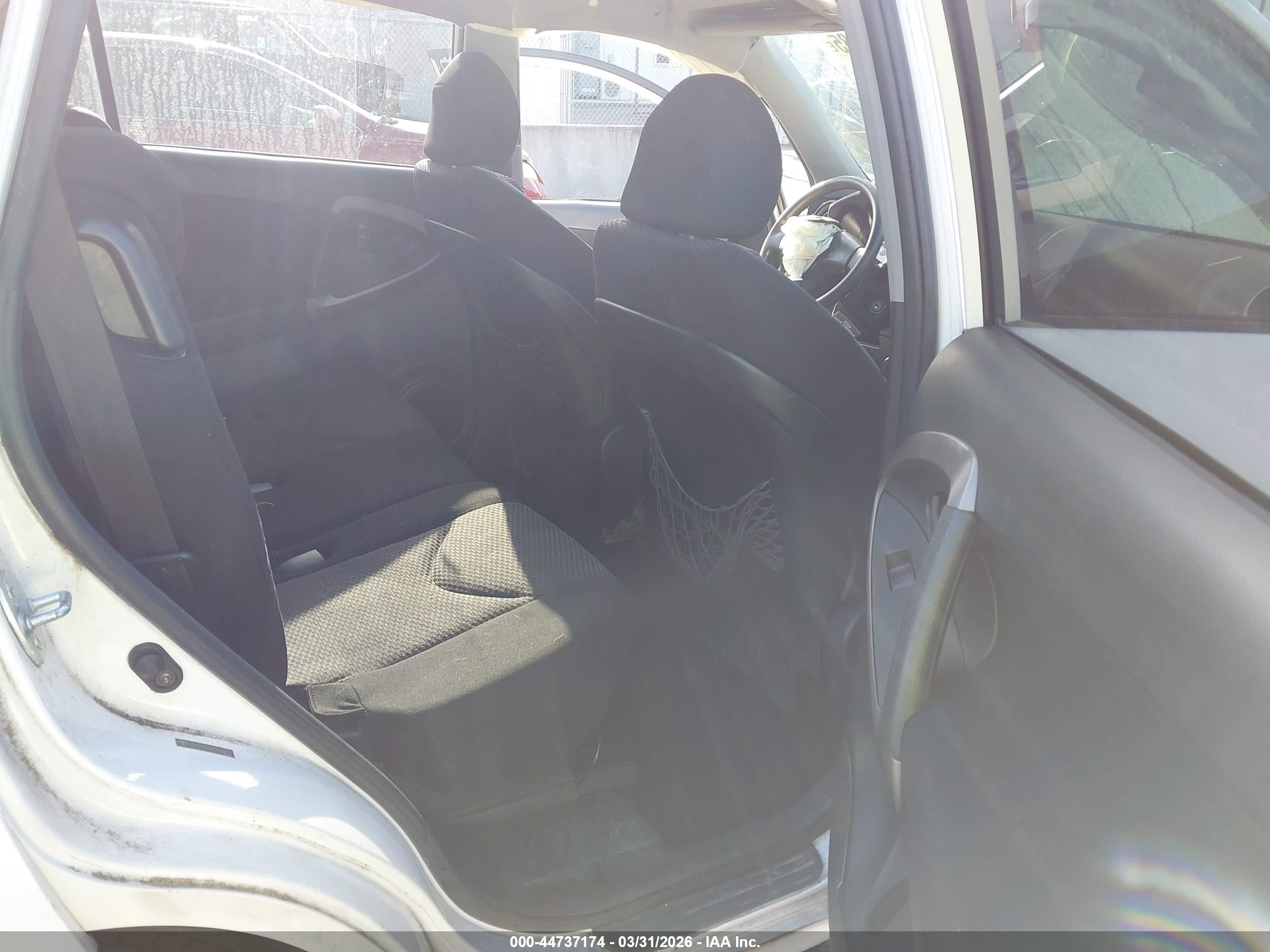 TOYOTA RAV4 image 8