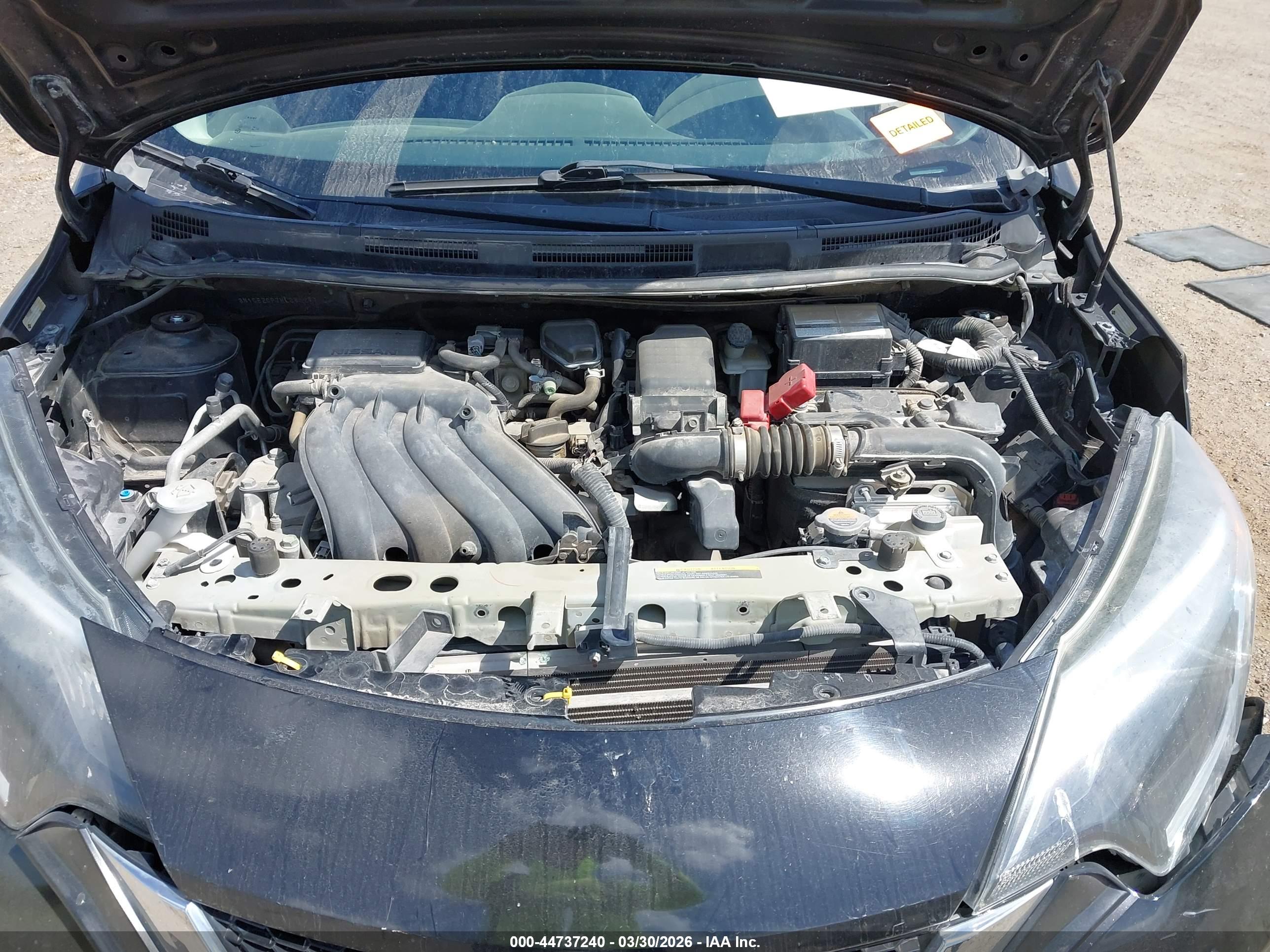 NISSAN VERSA image 10