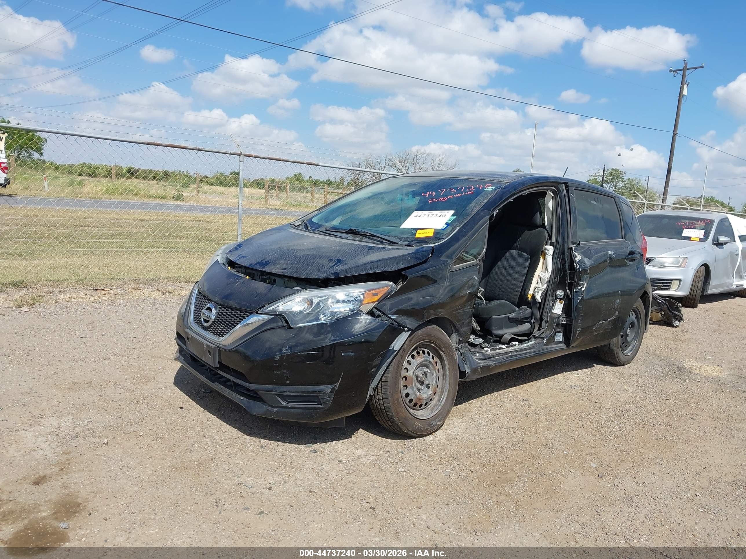 NISSAN VERSA image 2