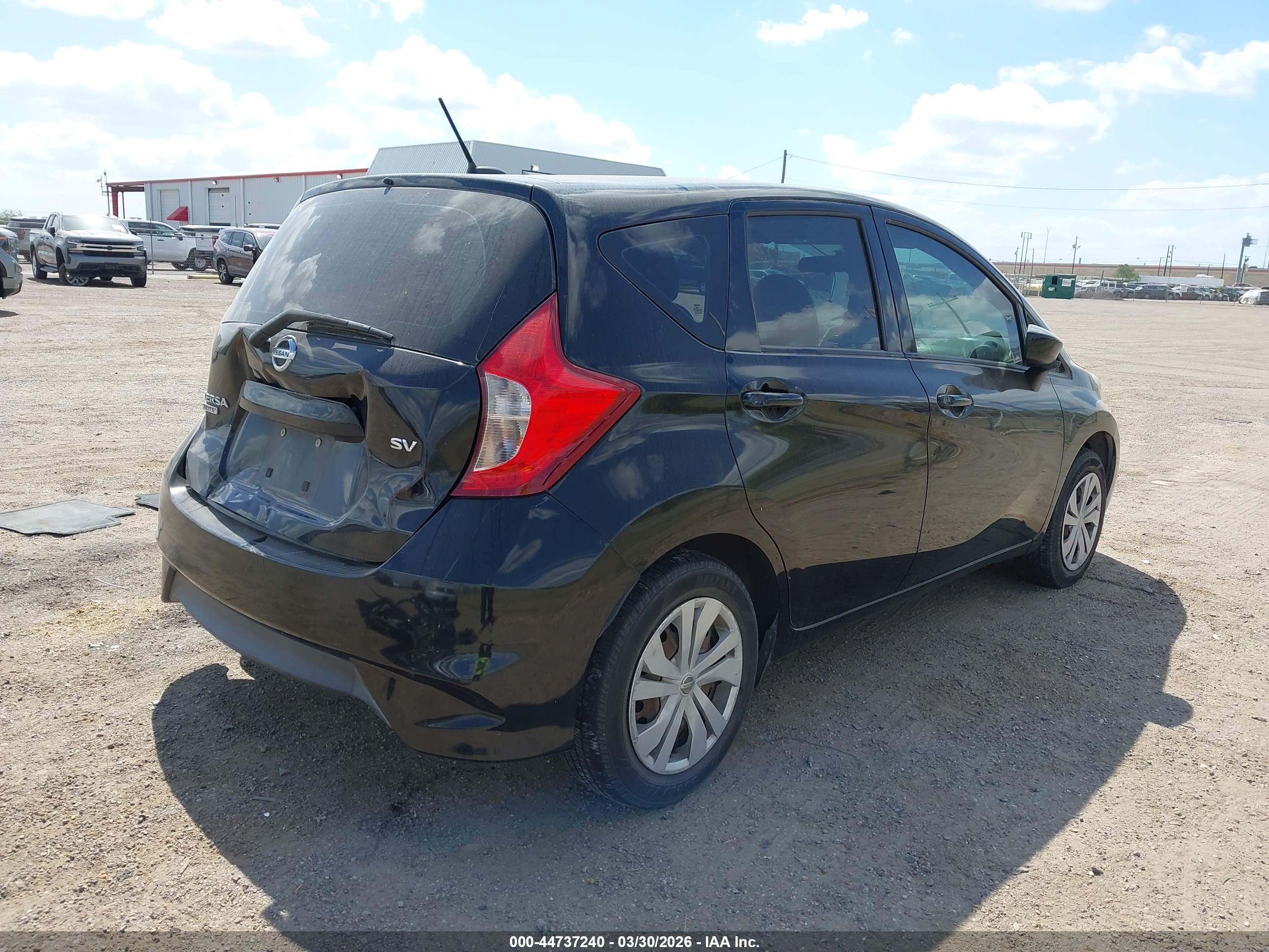 NISSAN VERSA image 4