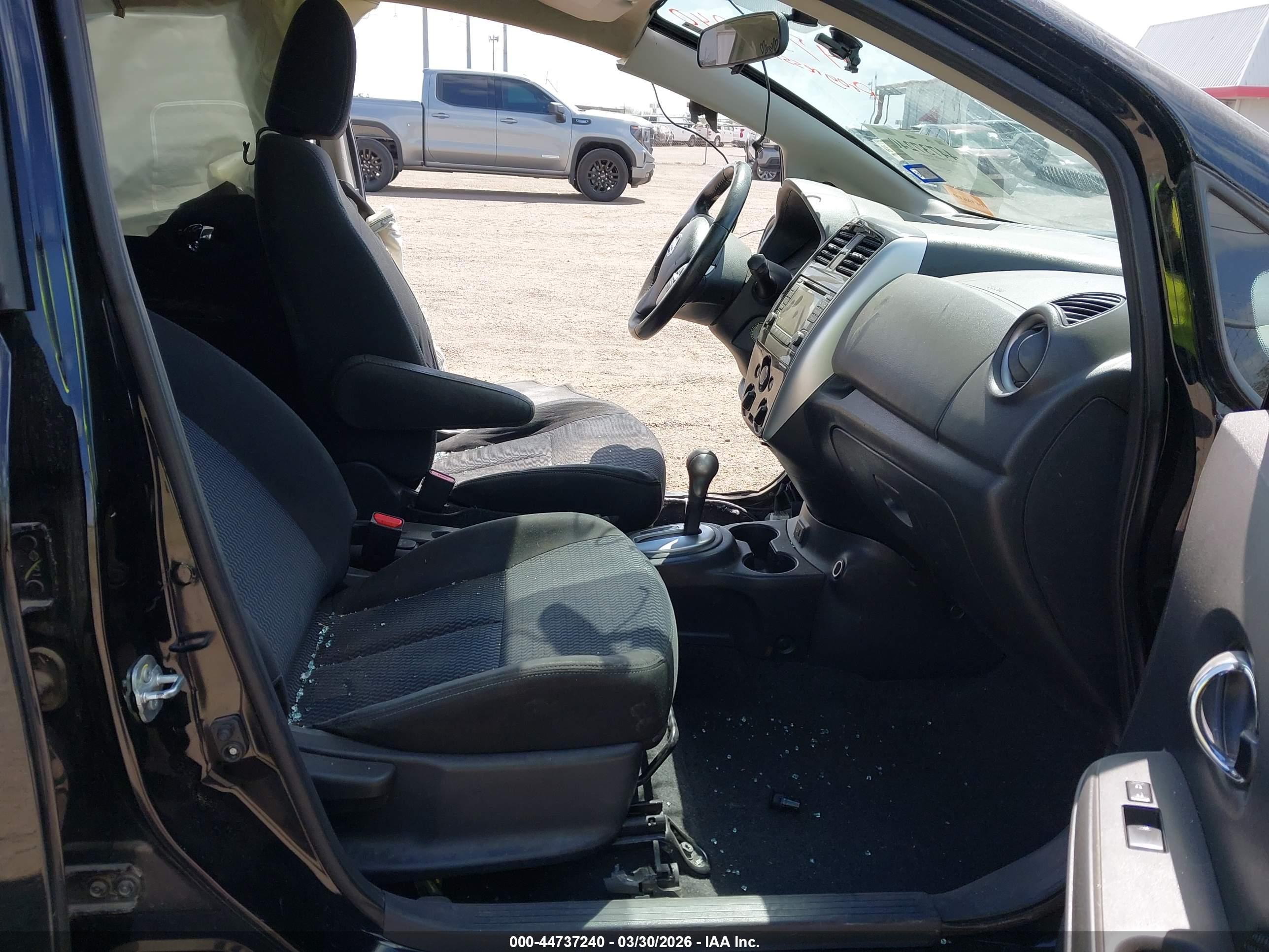 NISSAN VERSA image 5