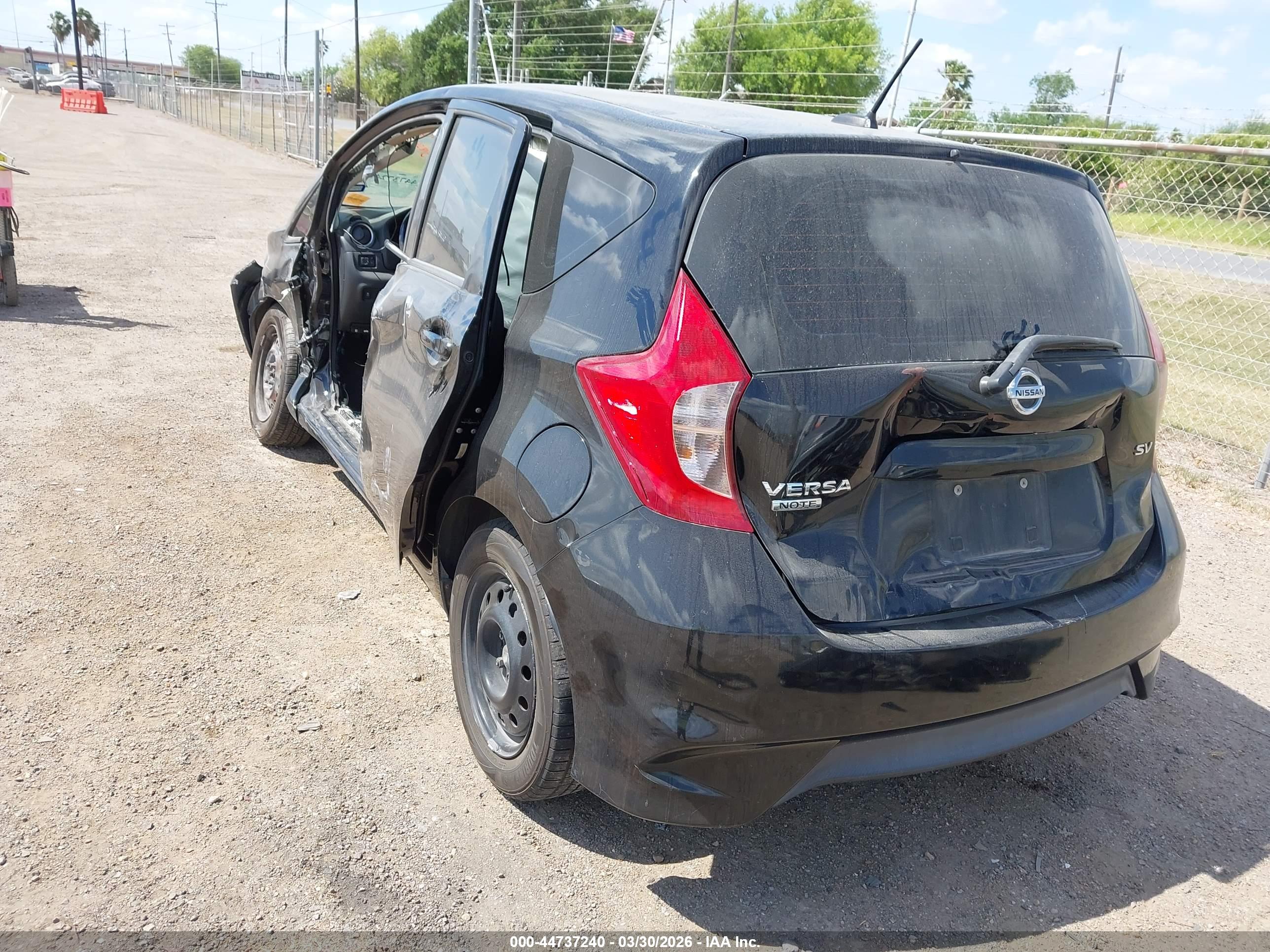 NISSAN VERSA image 6