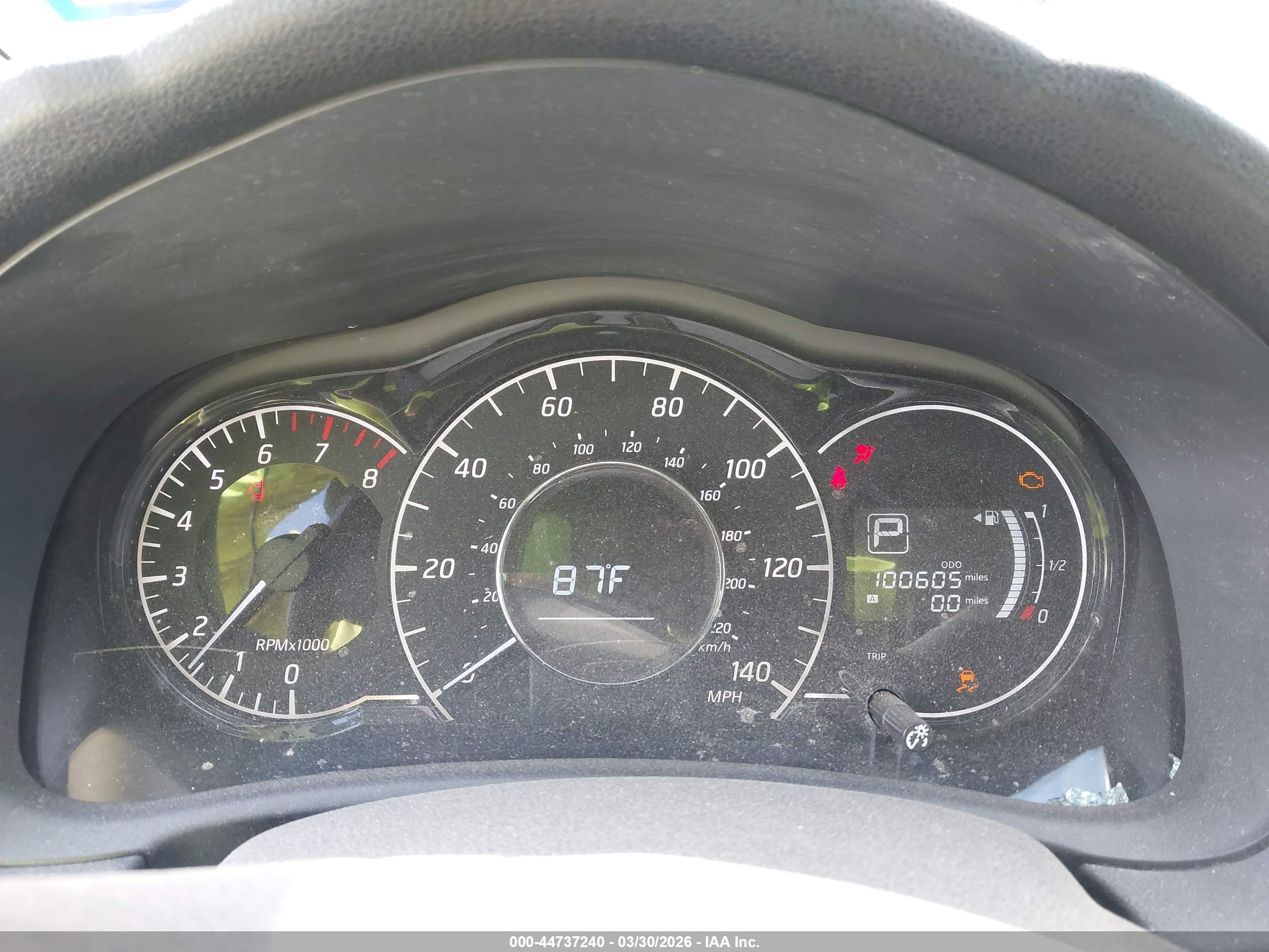 NISSAN VERSA image 7