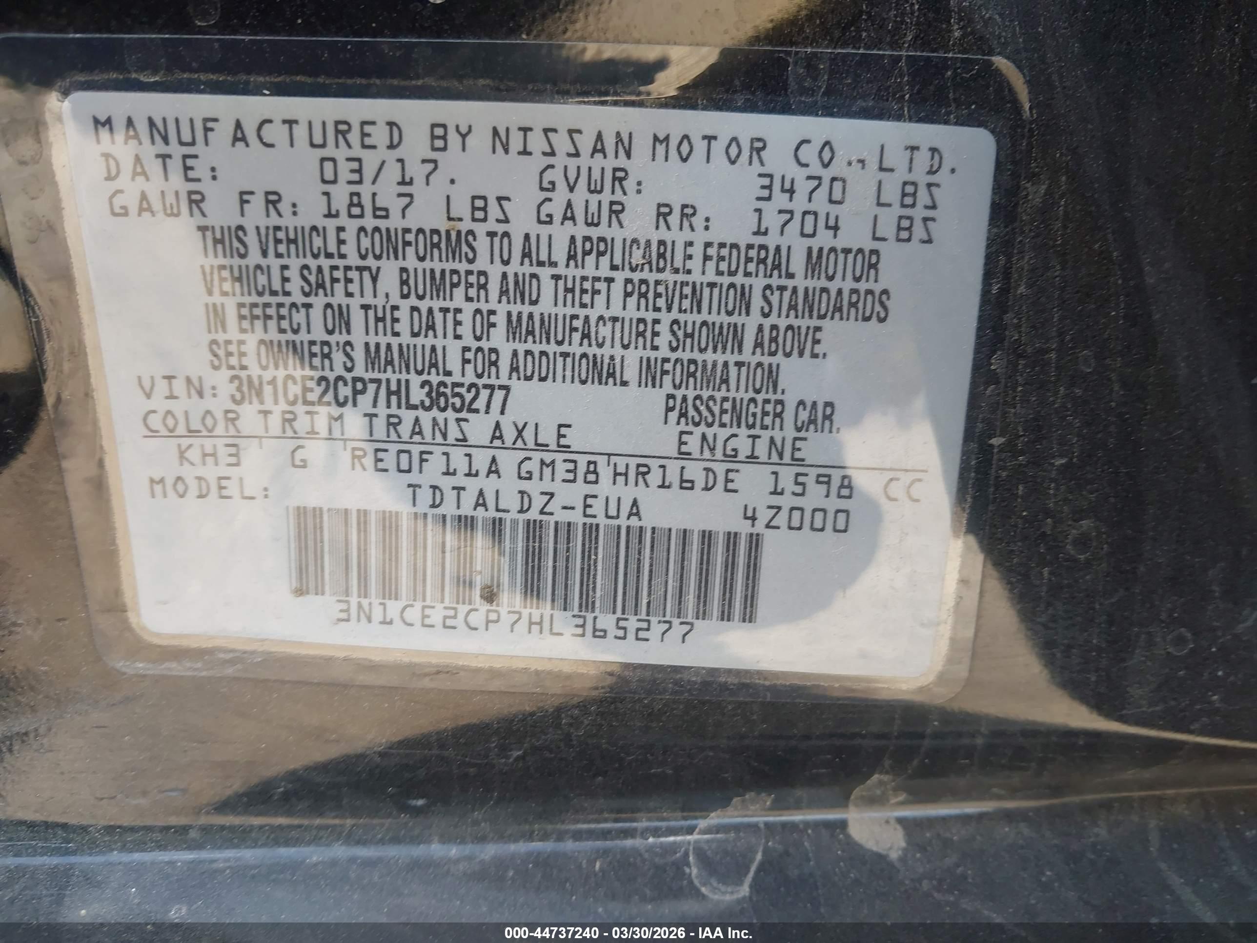 NISSAN VERSA image 9