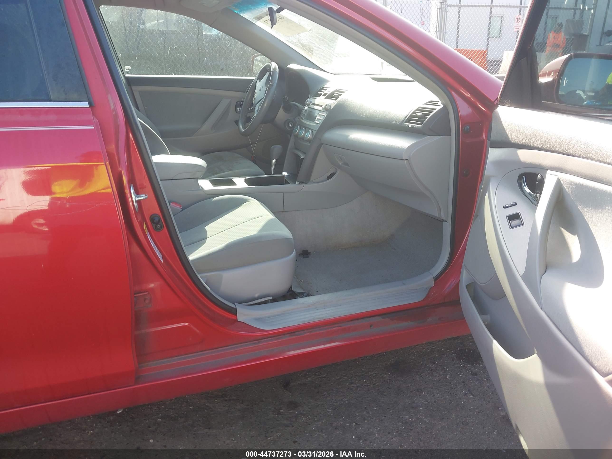 TOYOTA CAMRY image 5