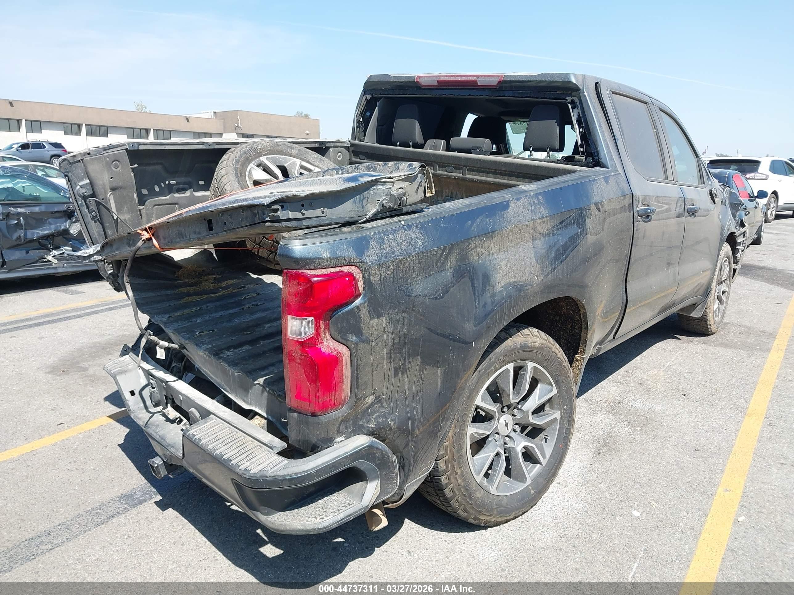 CHEVROLET SILVERADO image 4