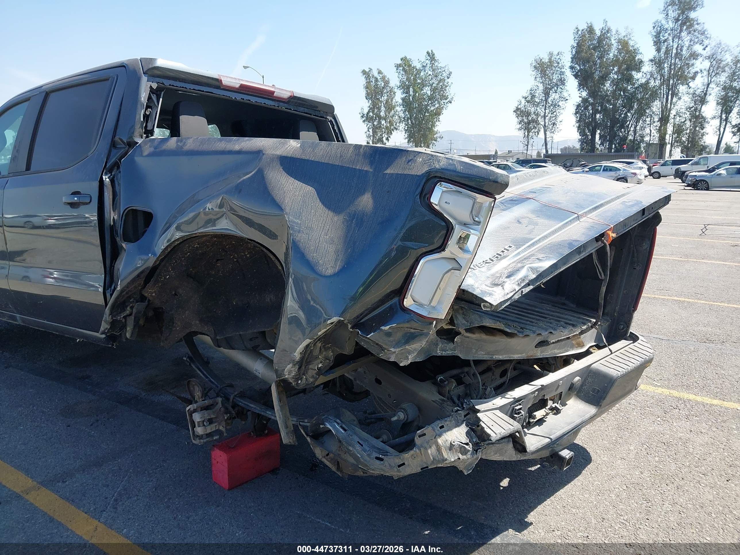 CHEVROLET SILVERADO image 6