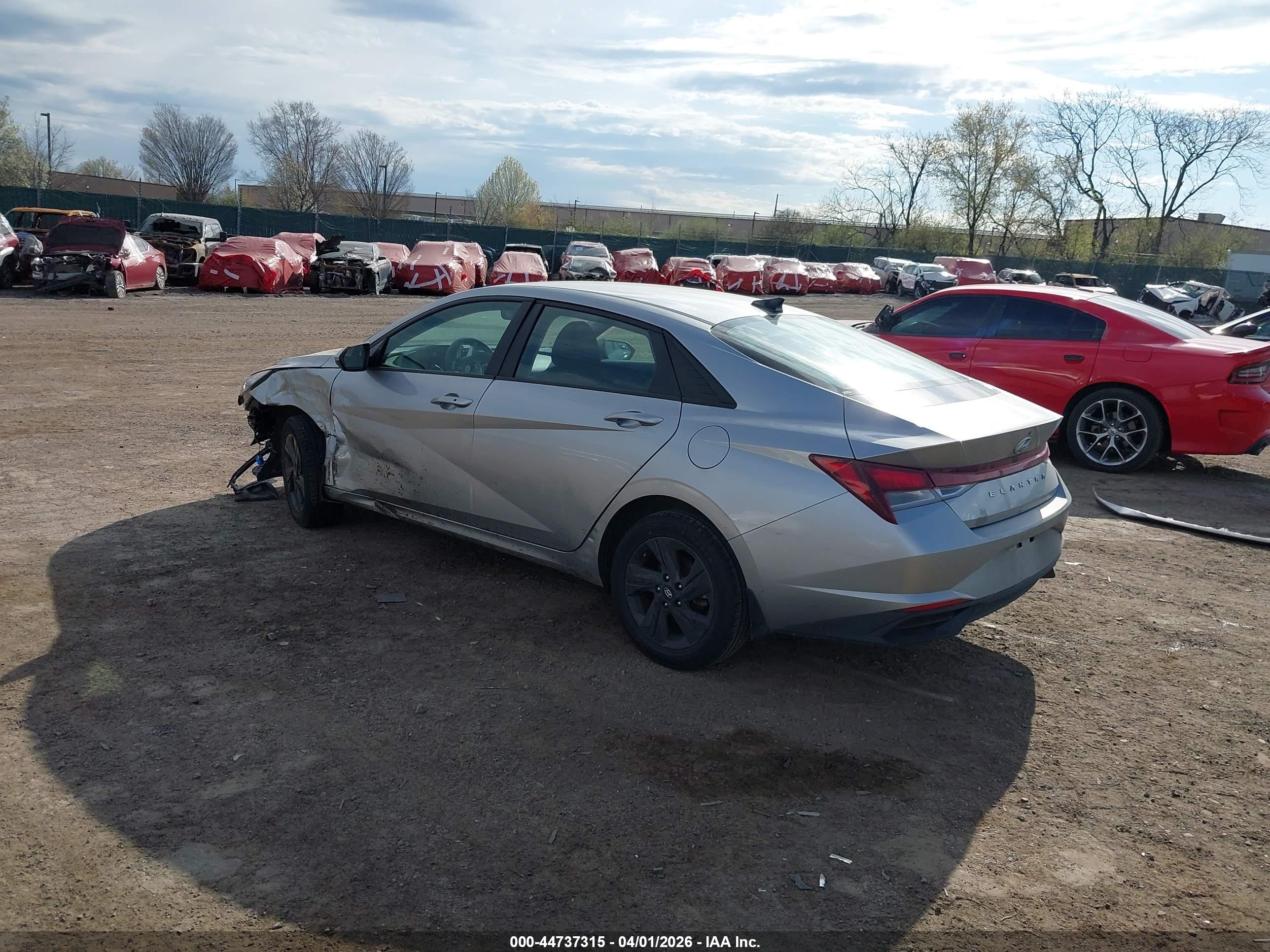 HYUNDAI ELANTRA image 3