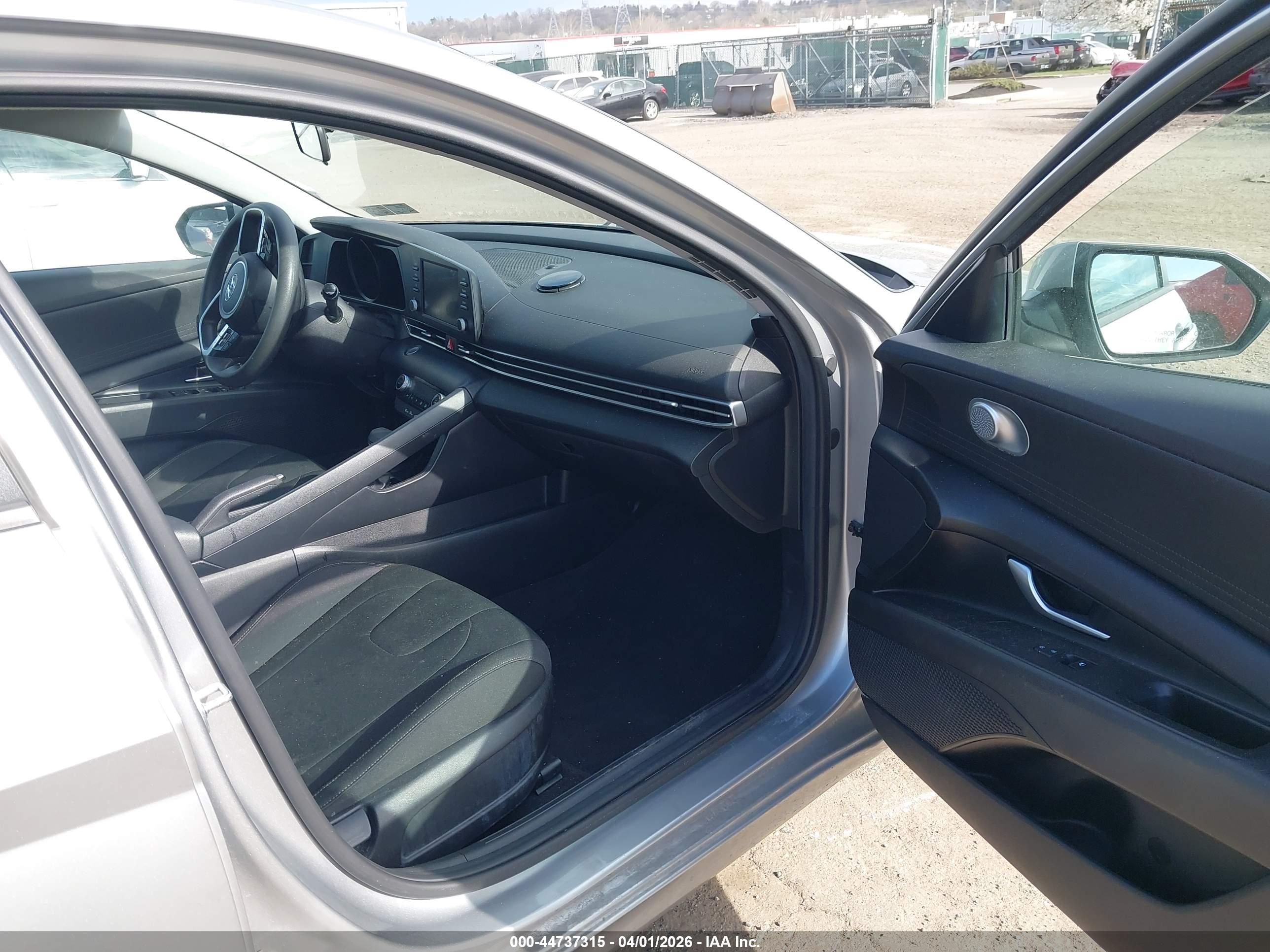 HYUNDAI ELANTRA image 5