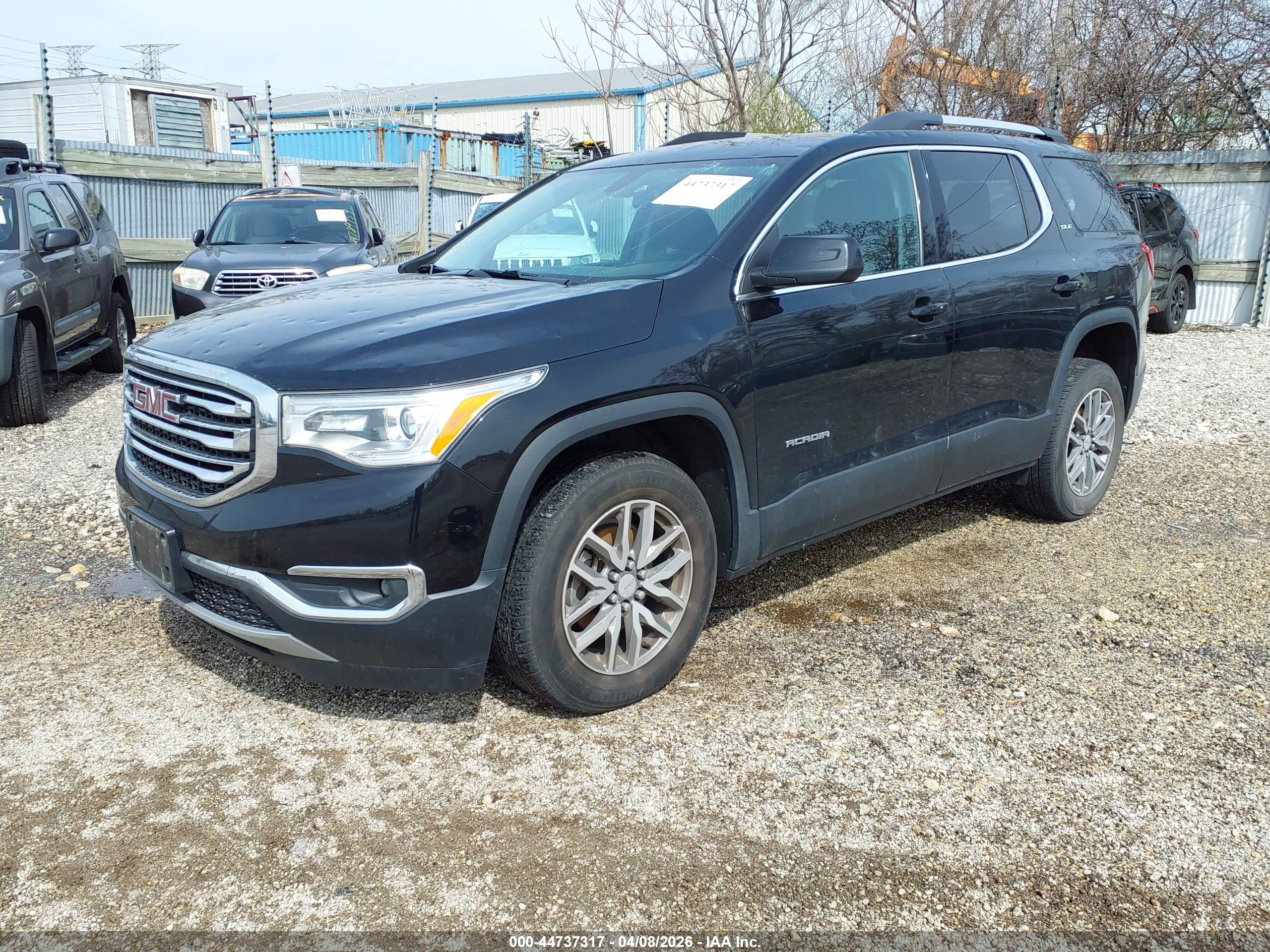 GMC ACADIA image 2