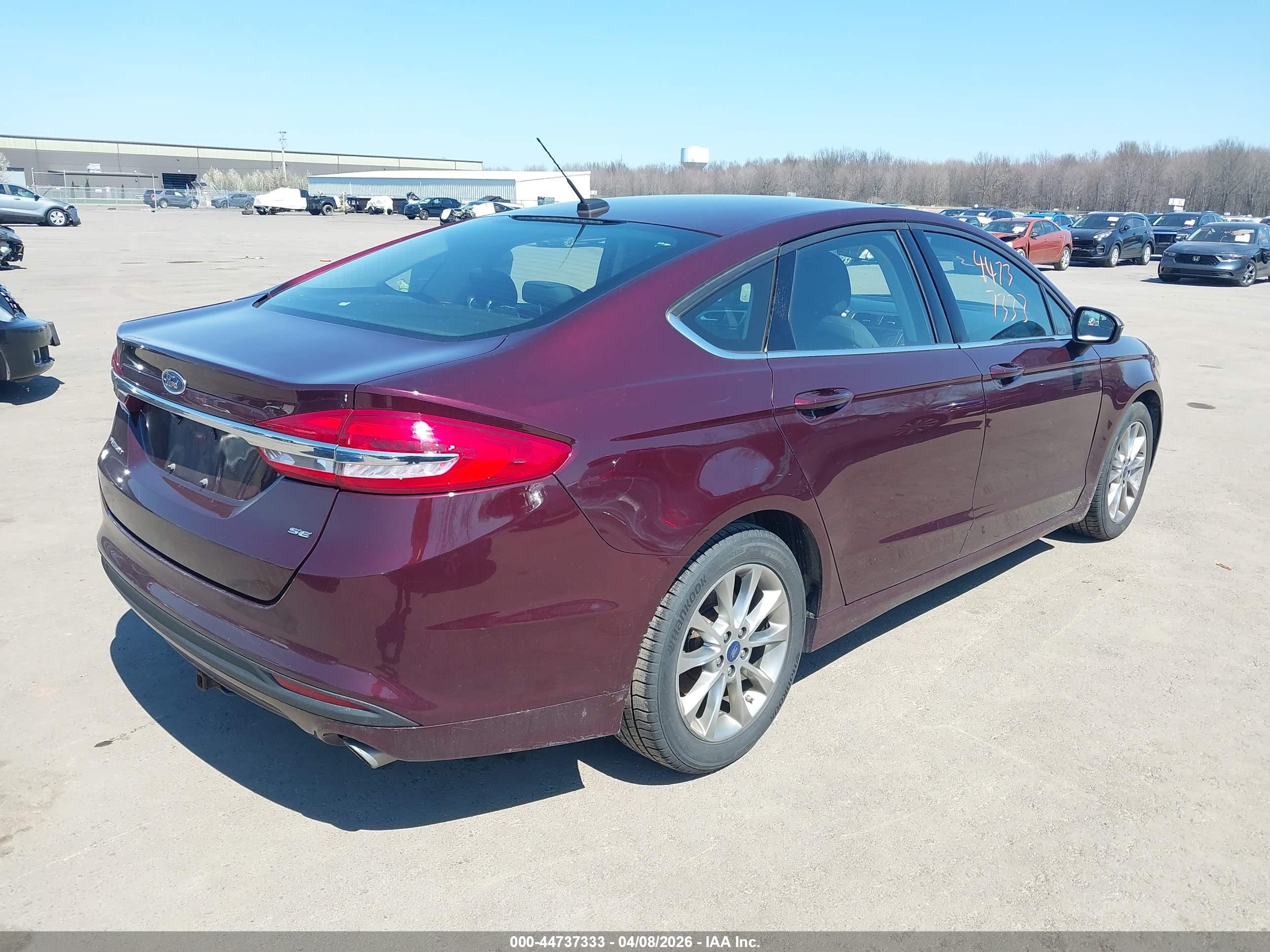 FORD FUSION image 4