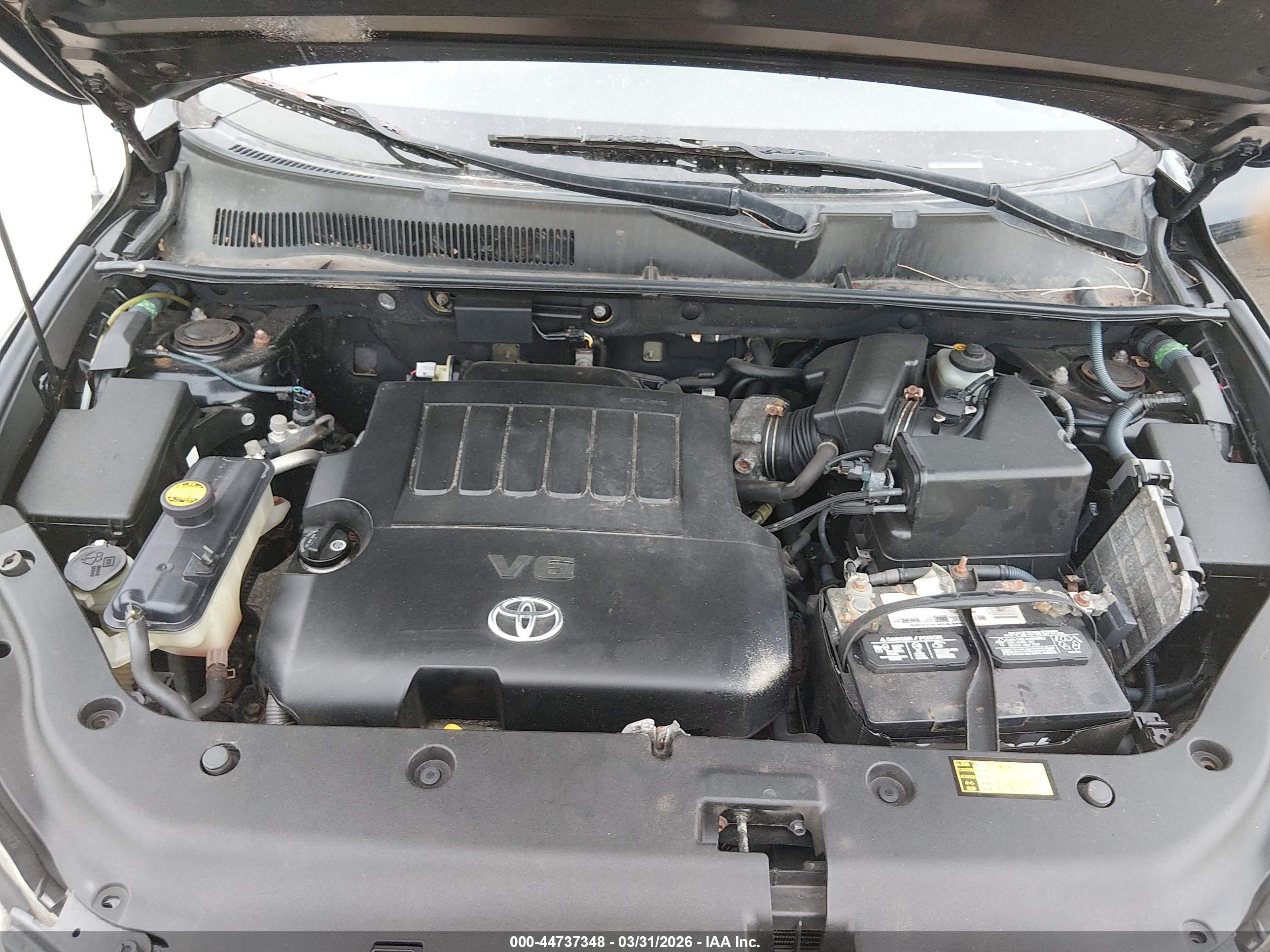 TOYOTA RAV4 image 10