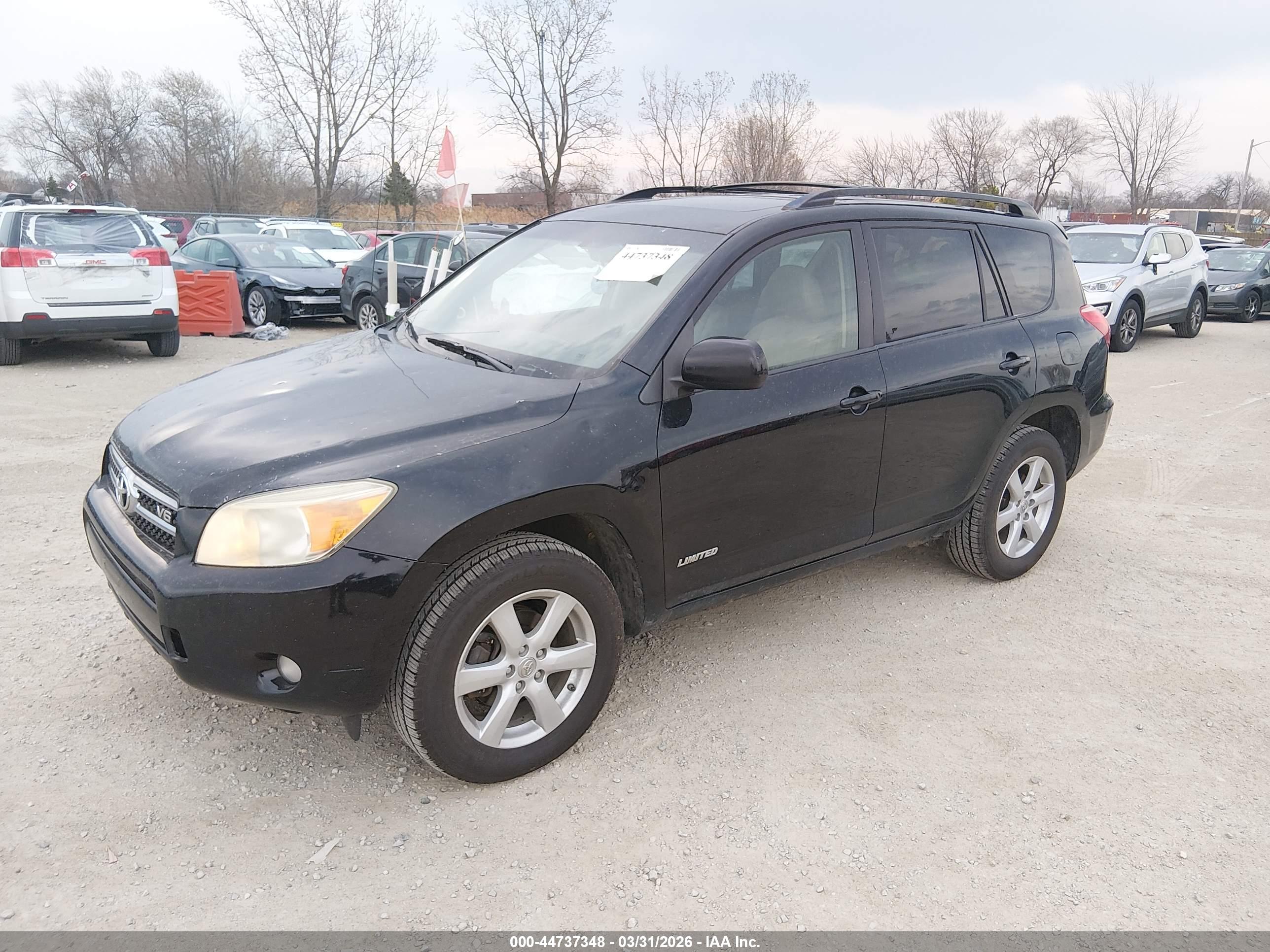 TOYOTA RAV4 image 2