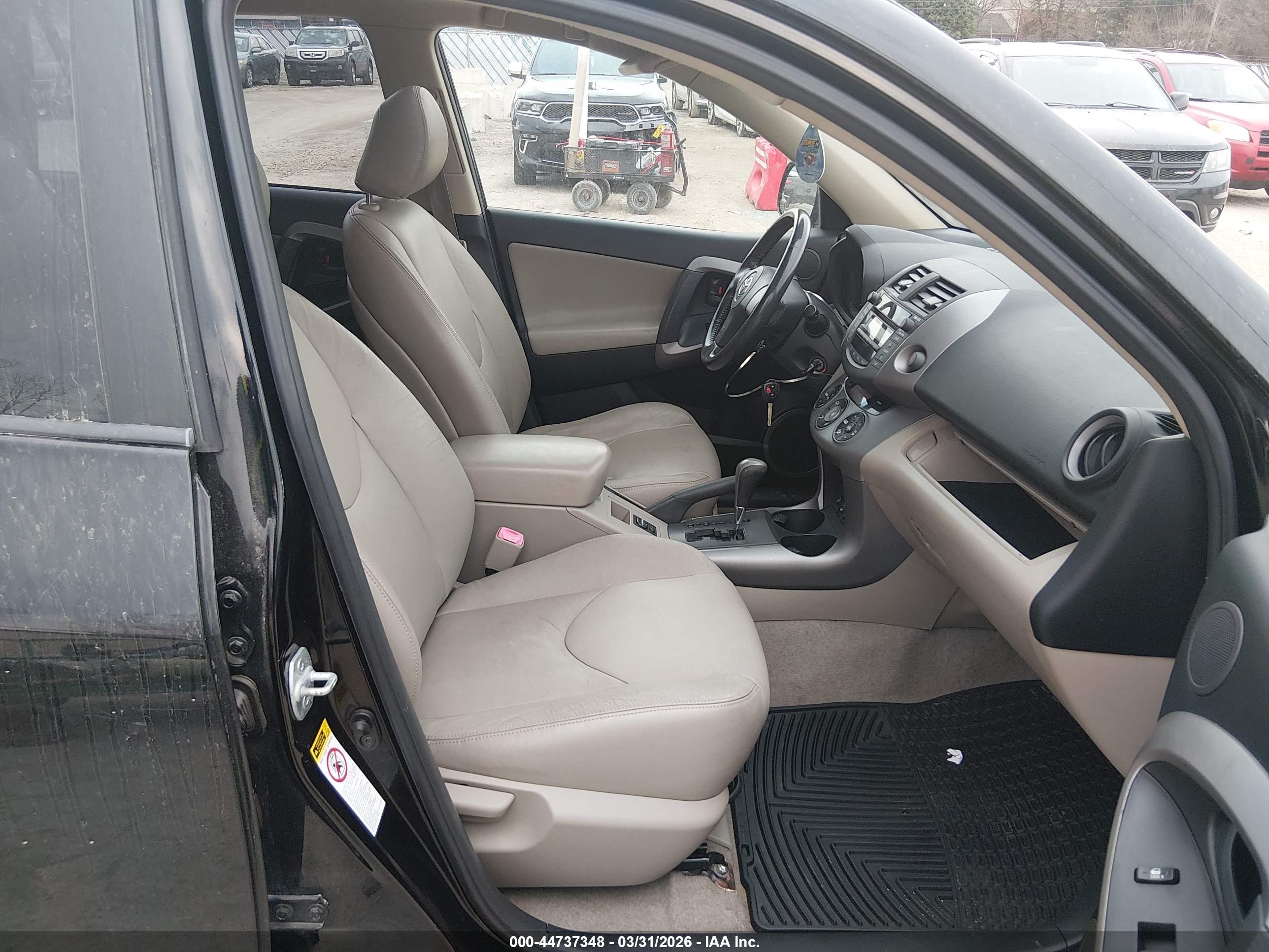 TOYOTA RAV4 image 5