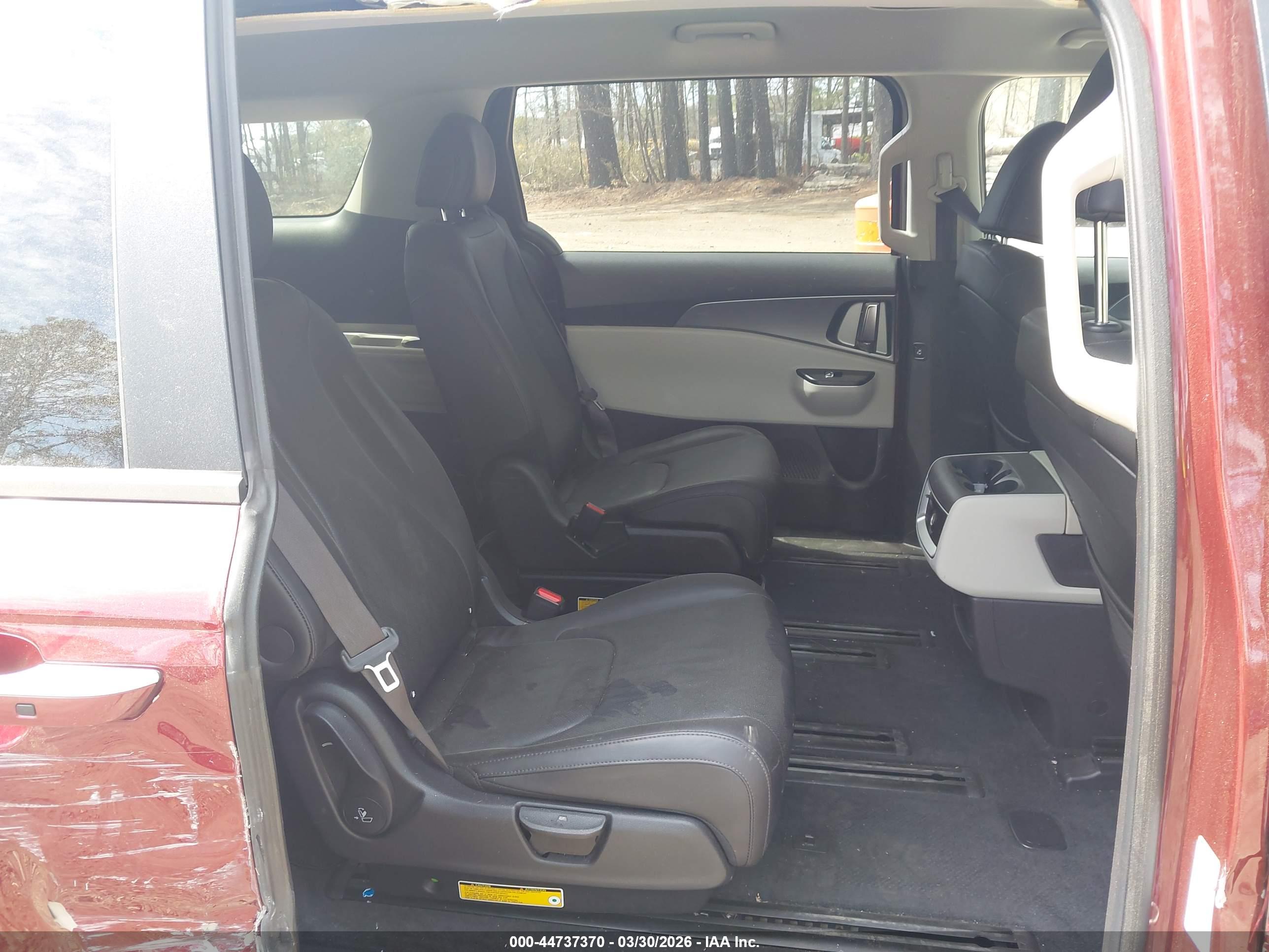 KIA CARNIVAL image 8