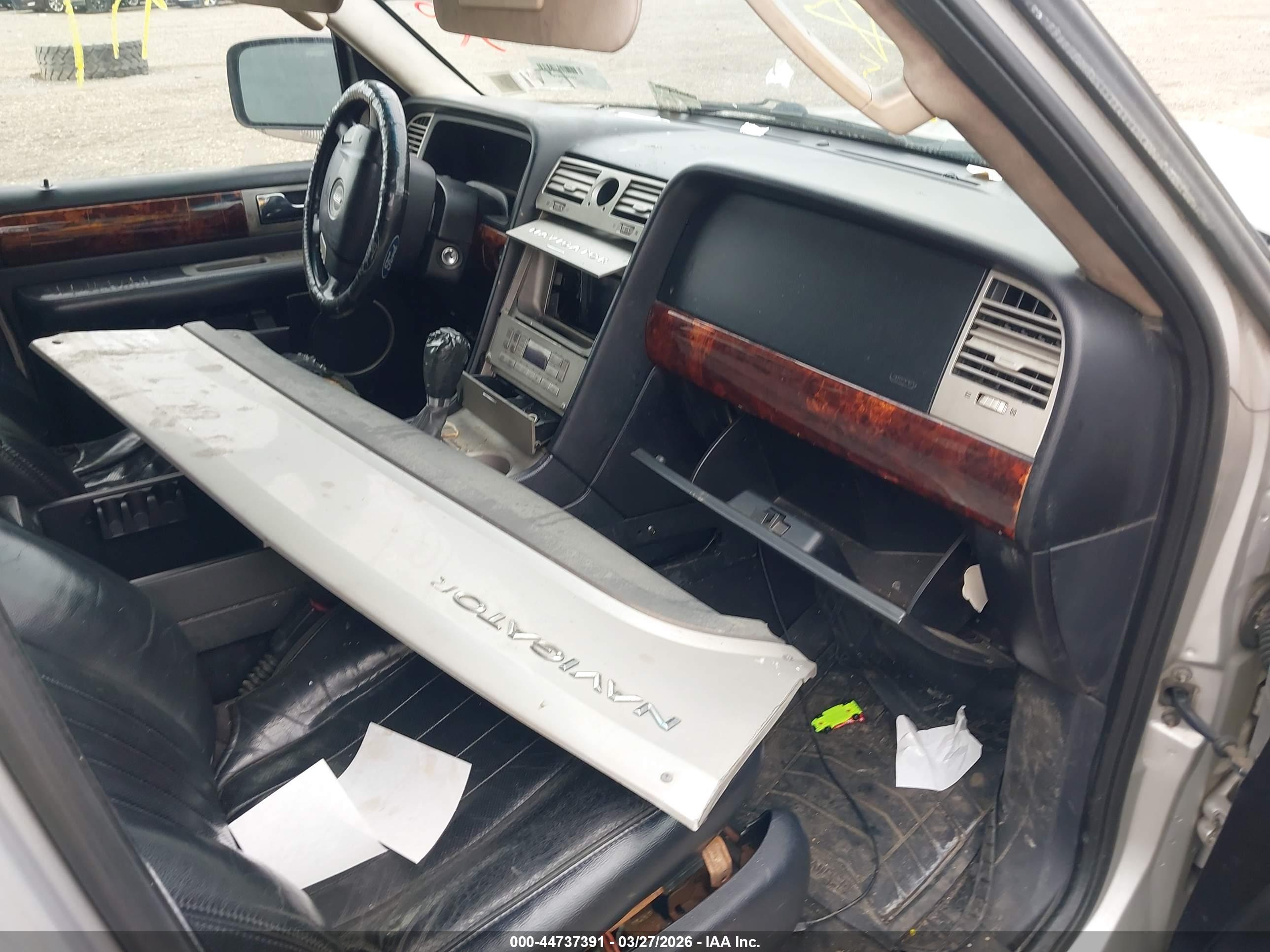 LINCOLN NAVIGATOR image 5