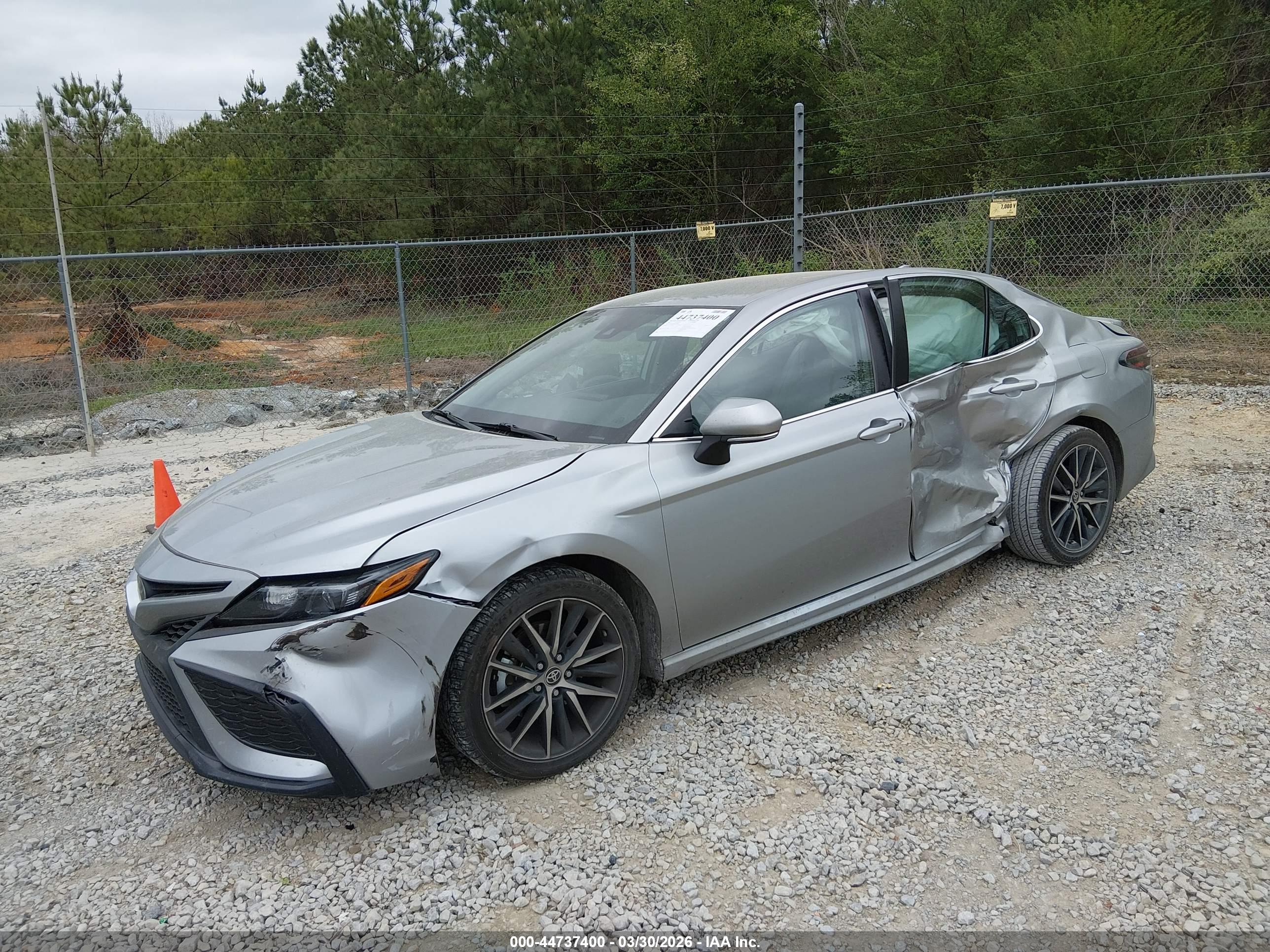 TOYOTA CAMRY image 2