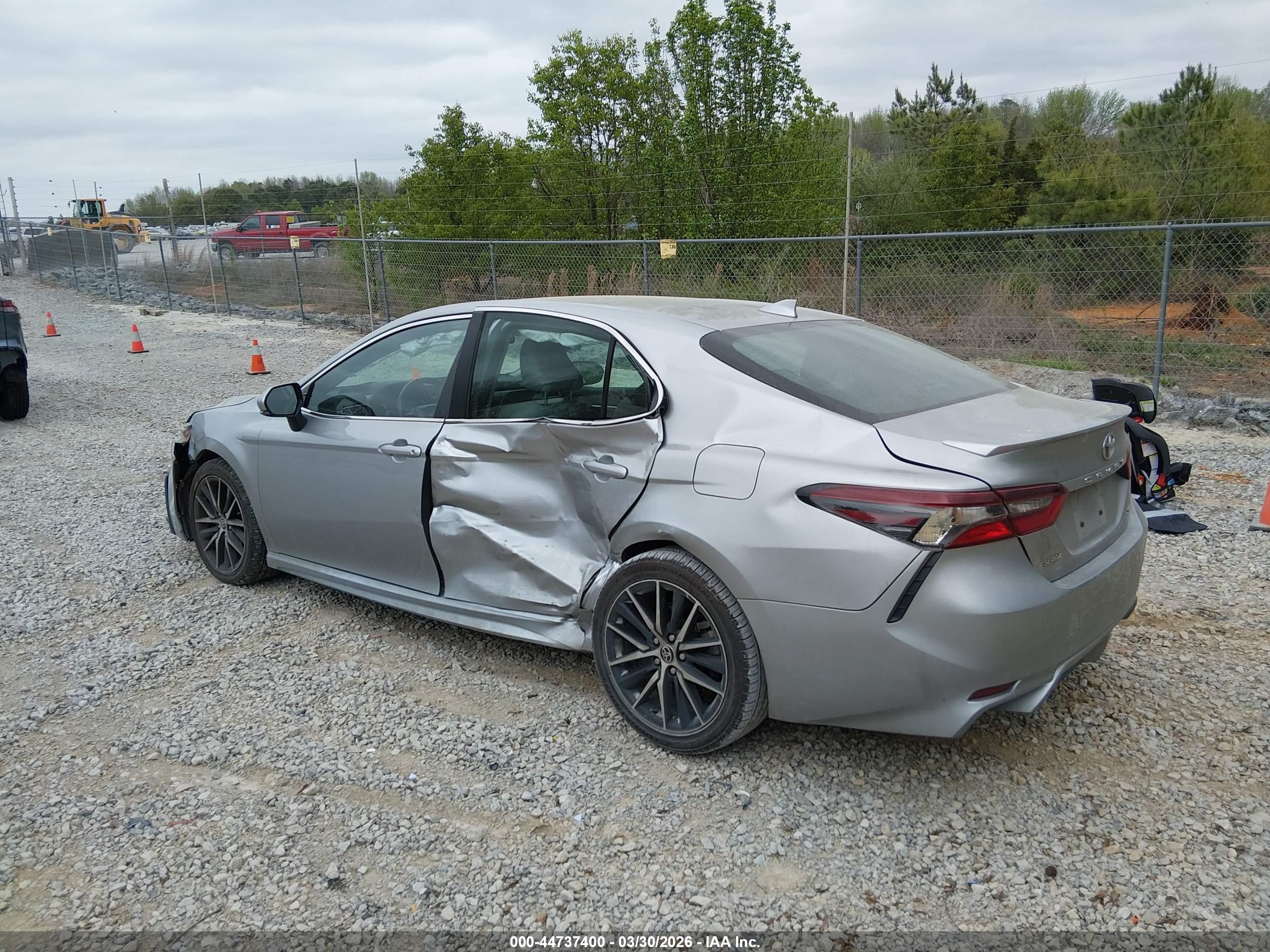 TOYOTA CAMRY image 3