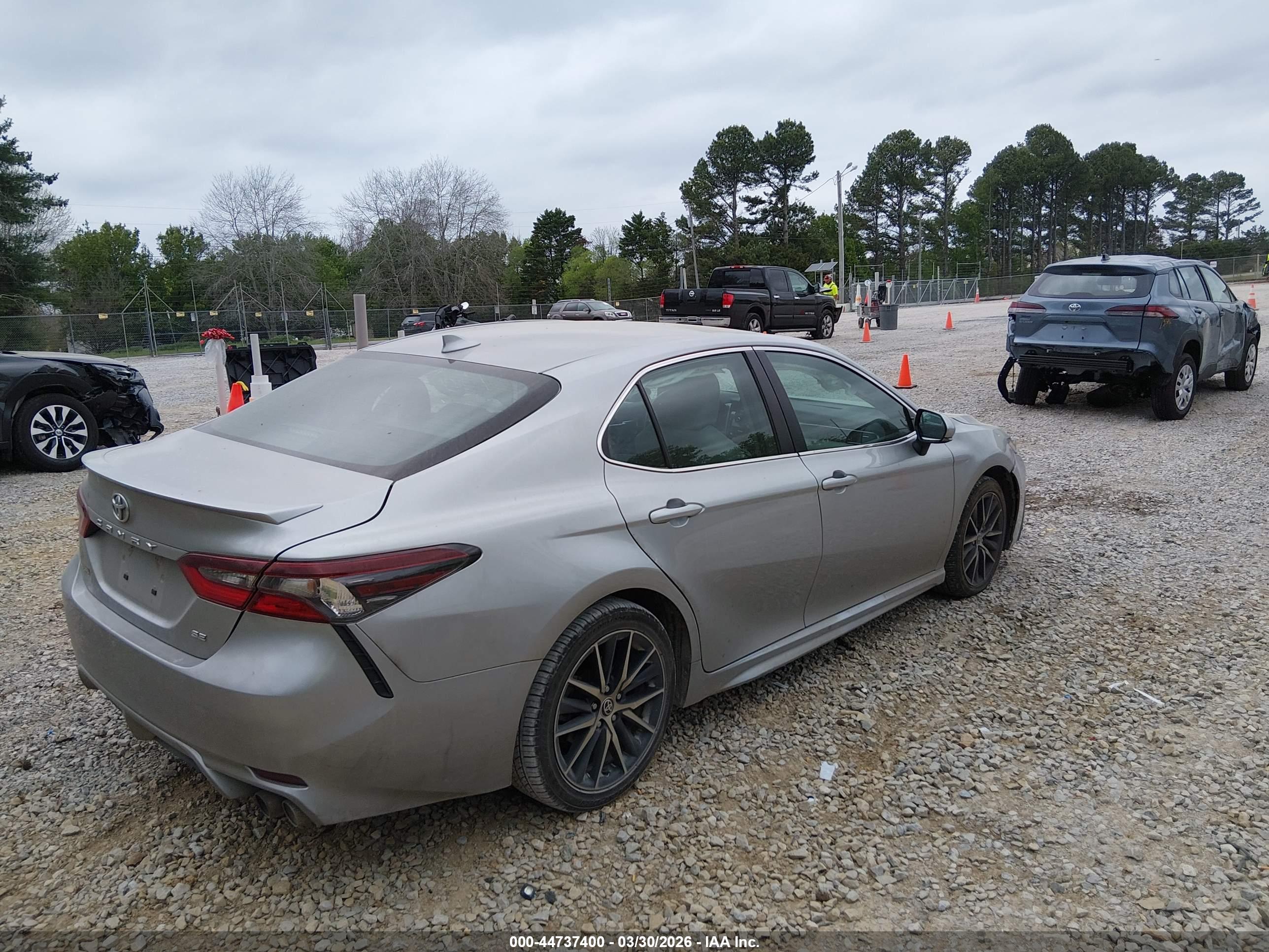 TOYOTA CAMRY image 4