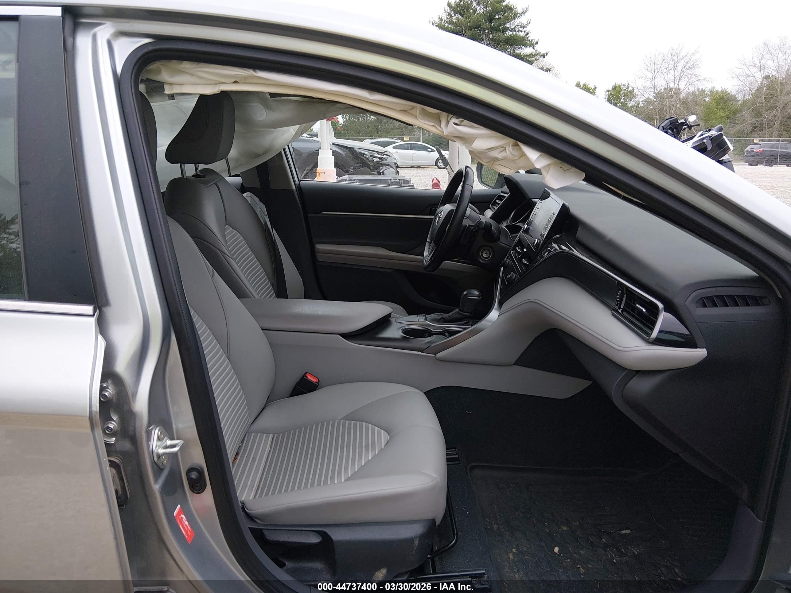 TOYOTA CAMRY image 5