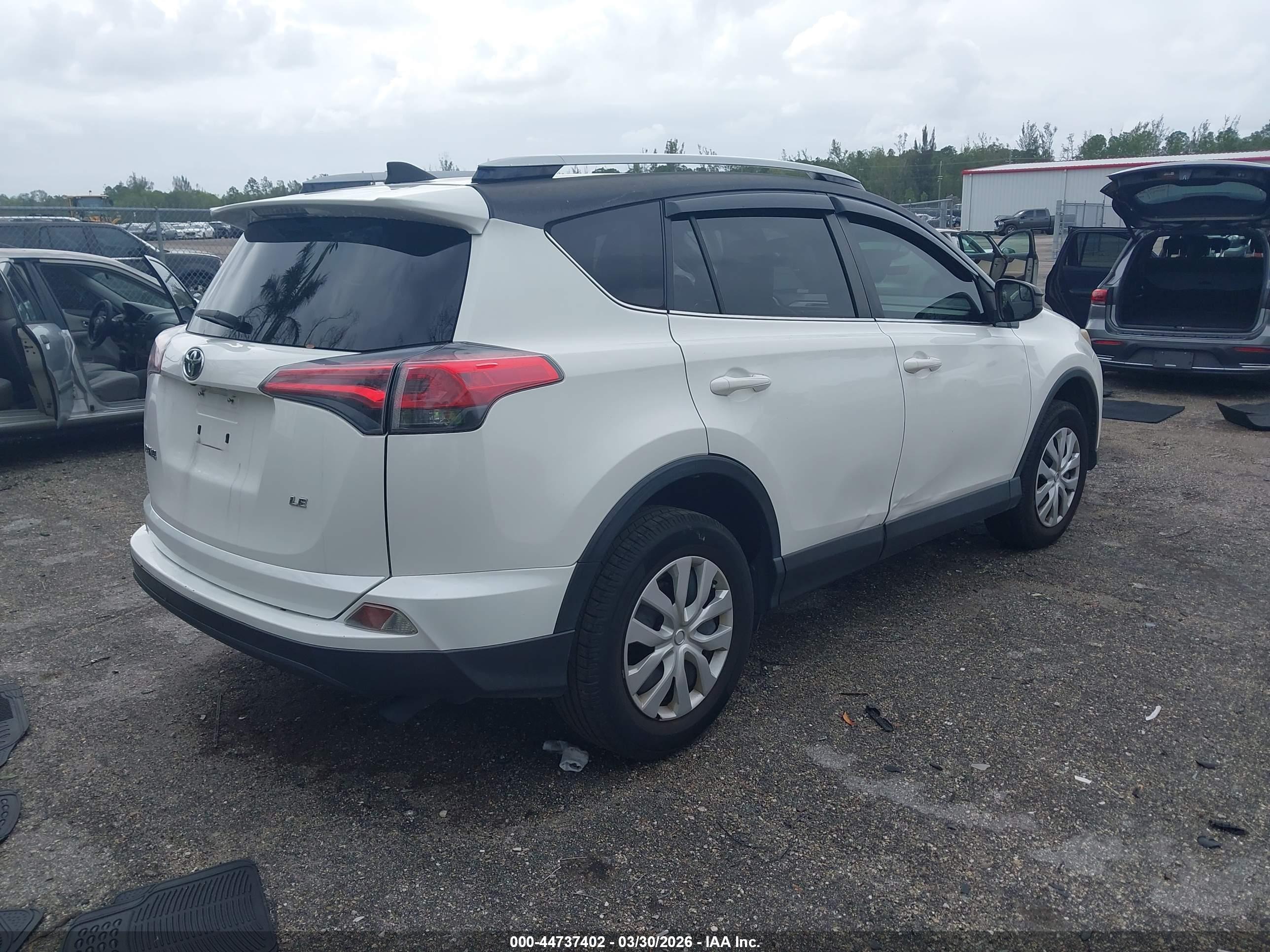 TOYOTA RAV4 image 4