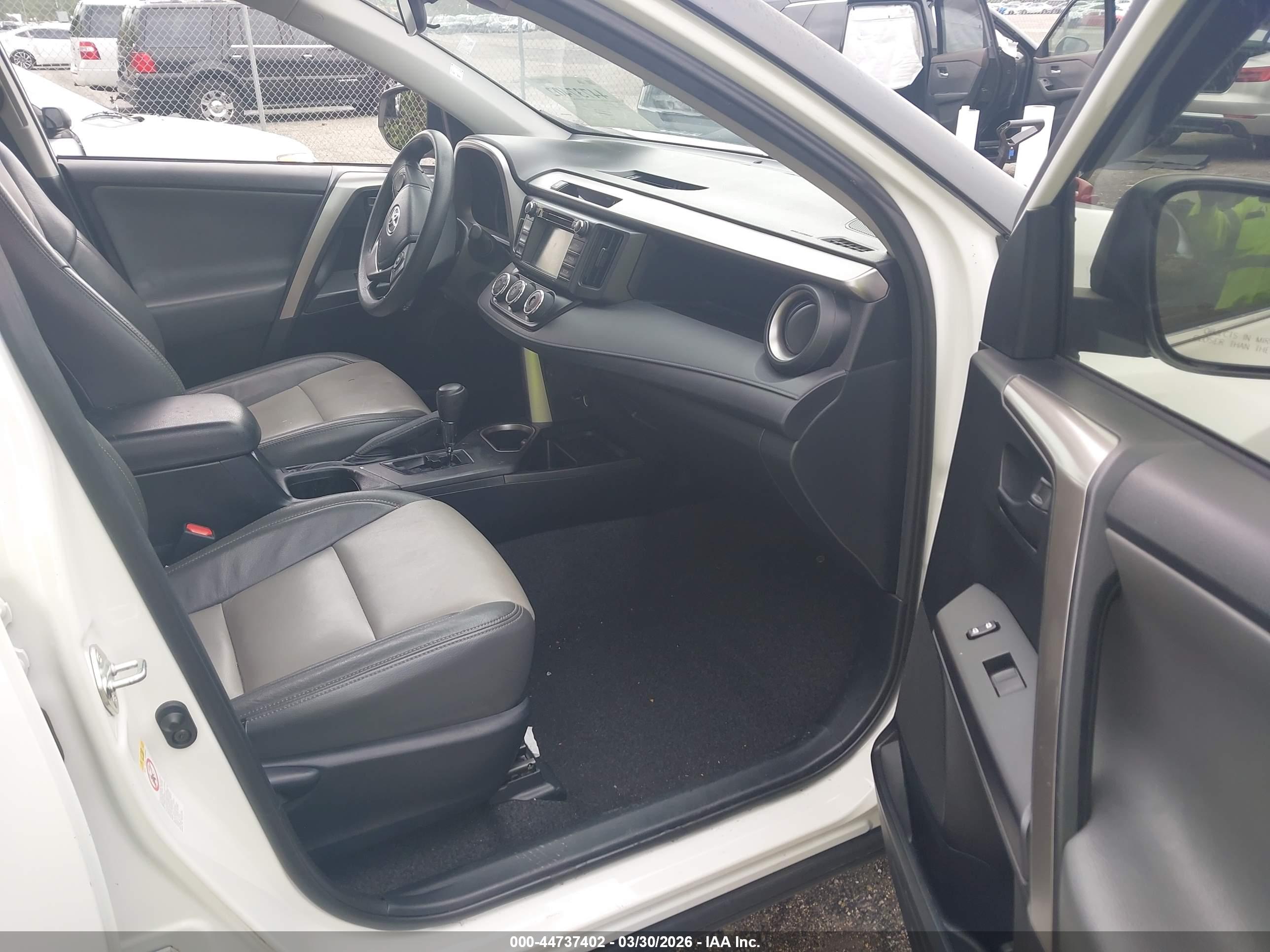 TOYOTA RAV4 image 5