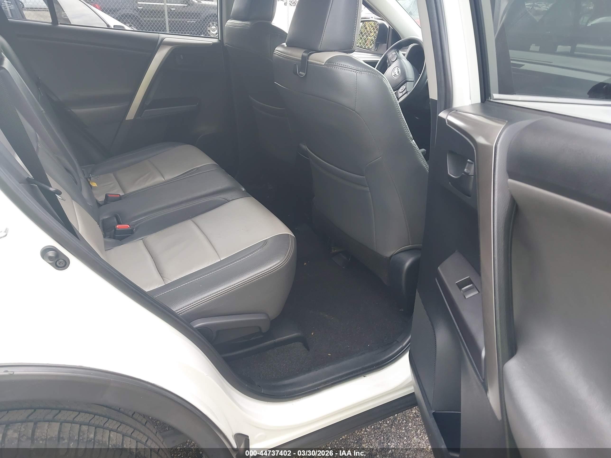 TOYOTA RAV4 image 8