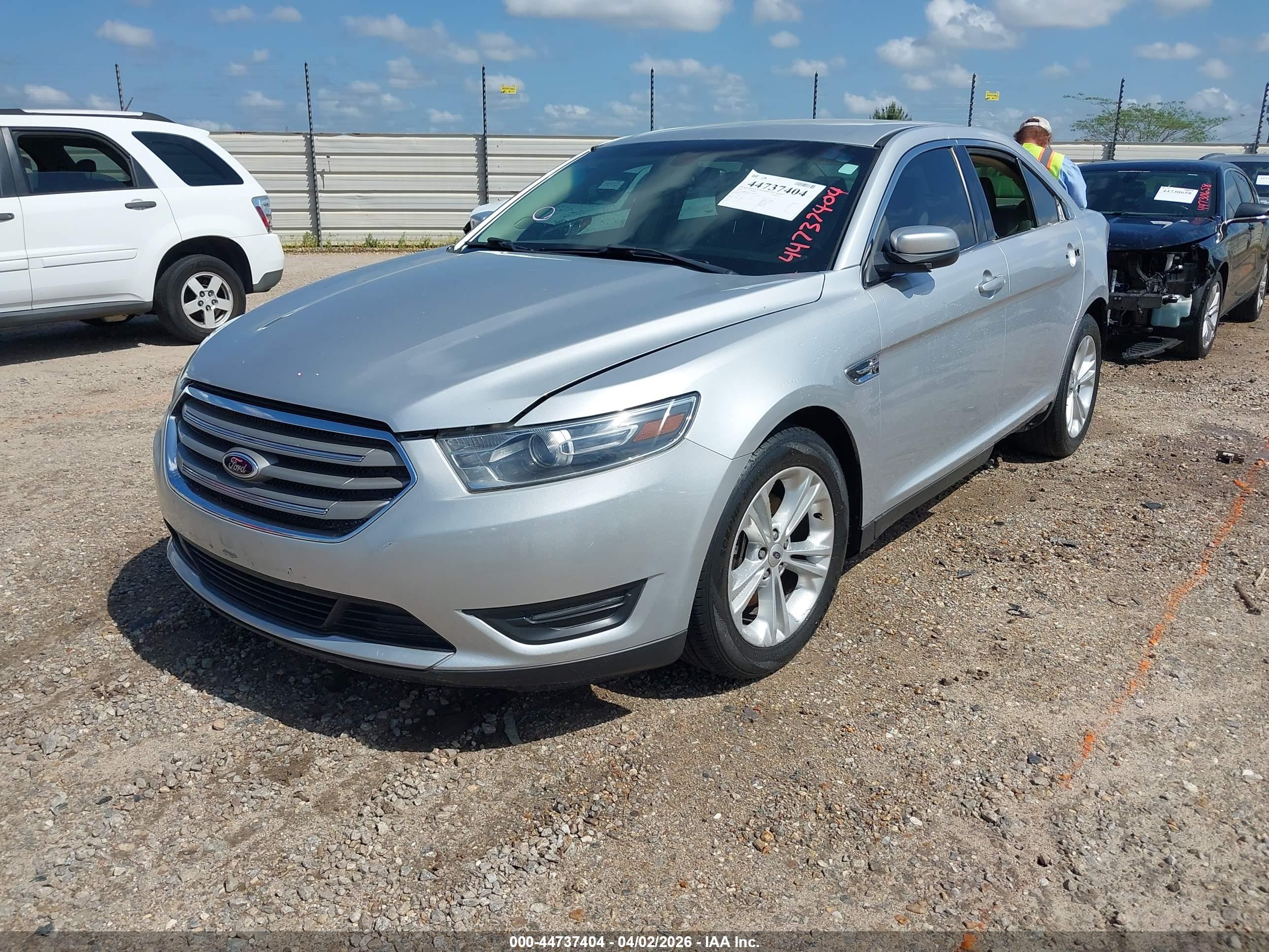 FORD TAURUS image 2