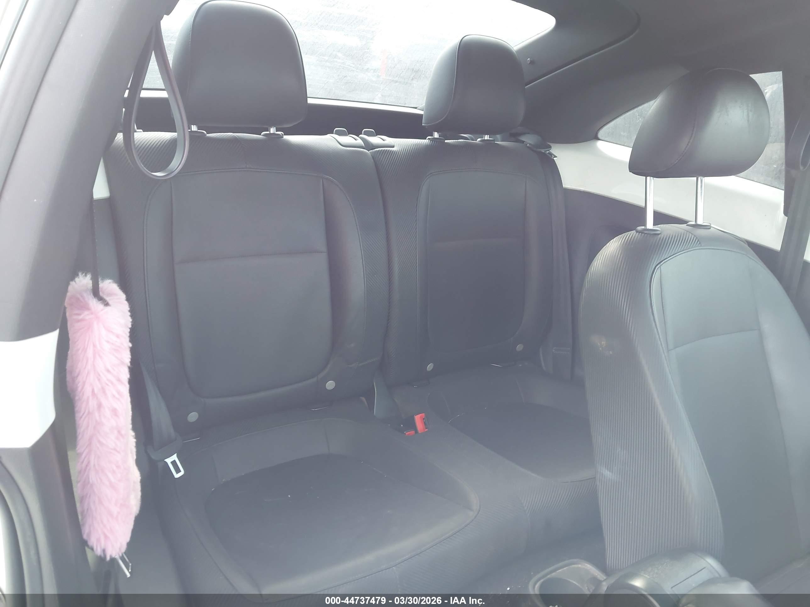 VOLKSWAGEN BEETLE image 8
