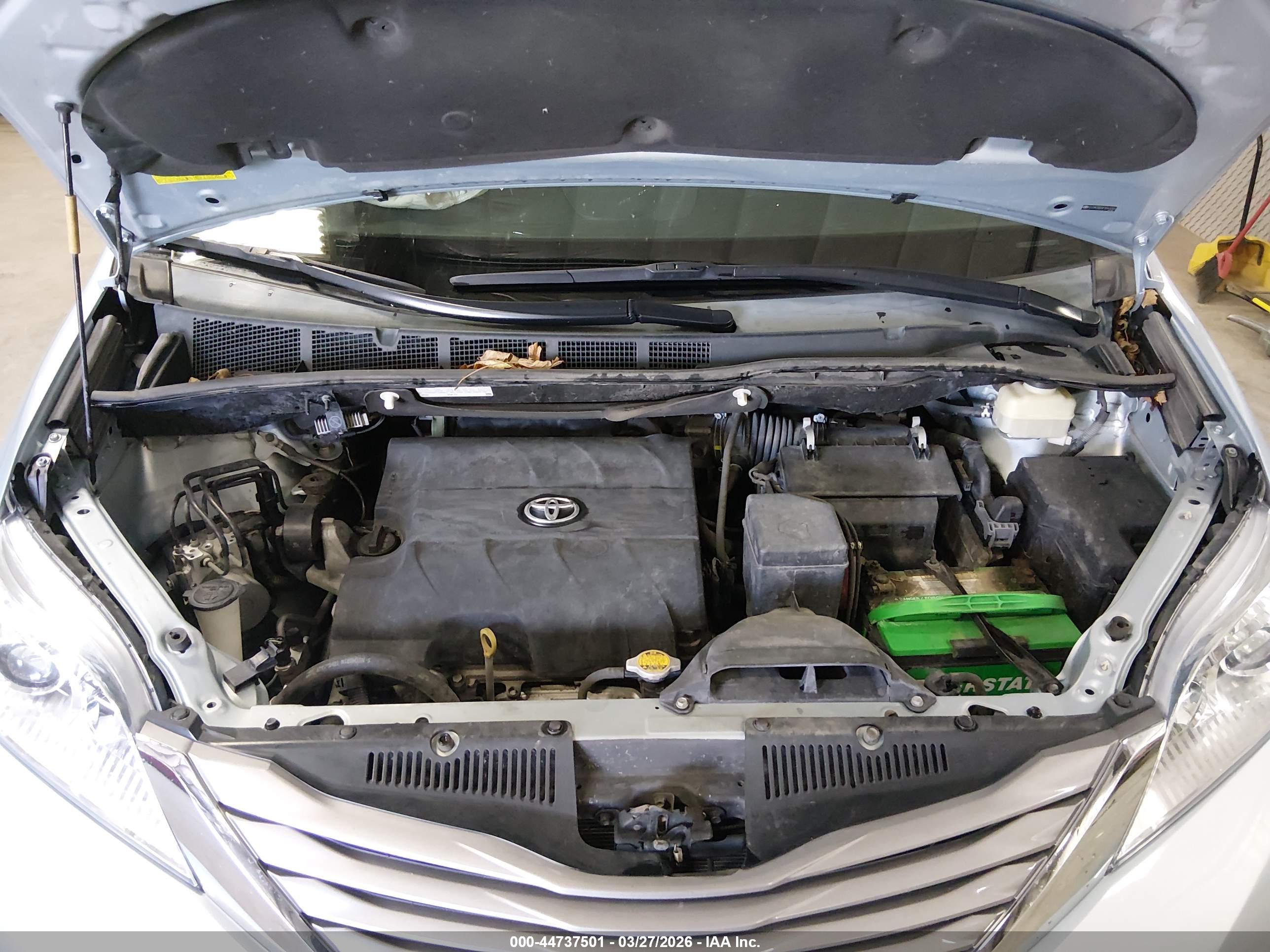 TOYOTA SIENNA image 10