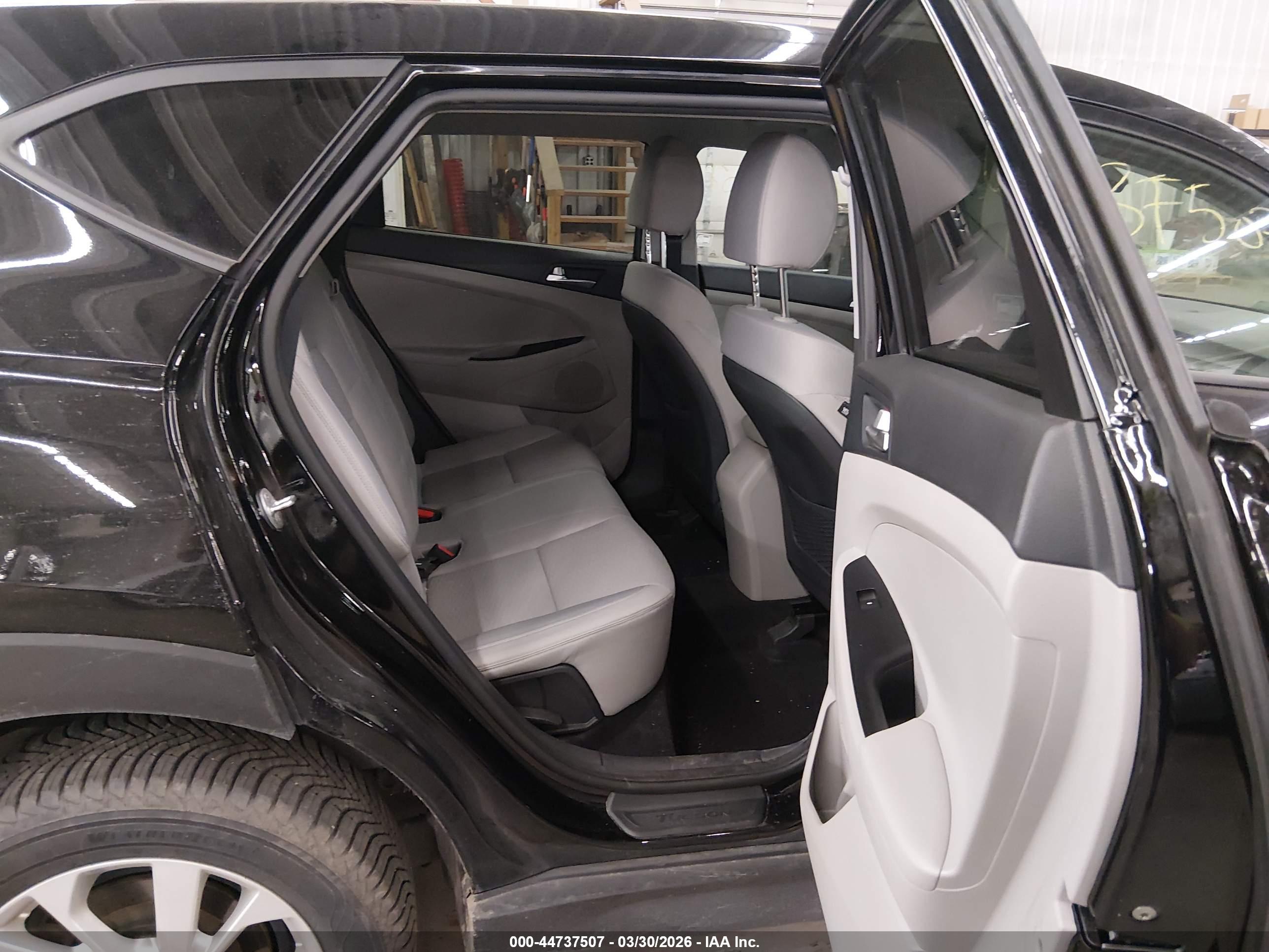 HYUNDAI TUCSON image 8