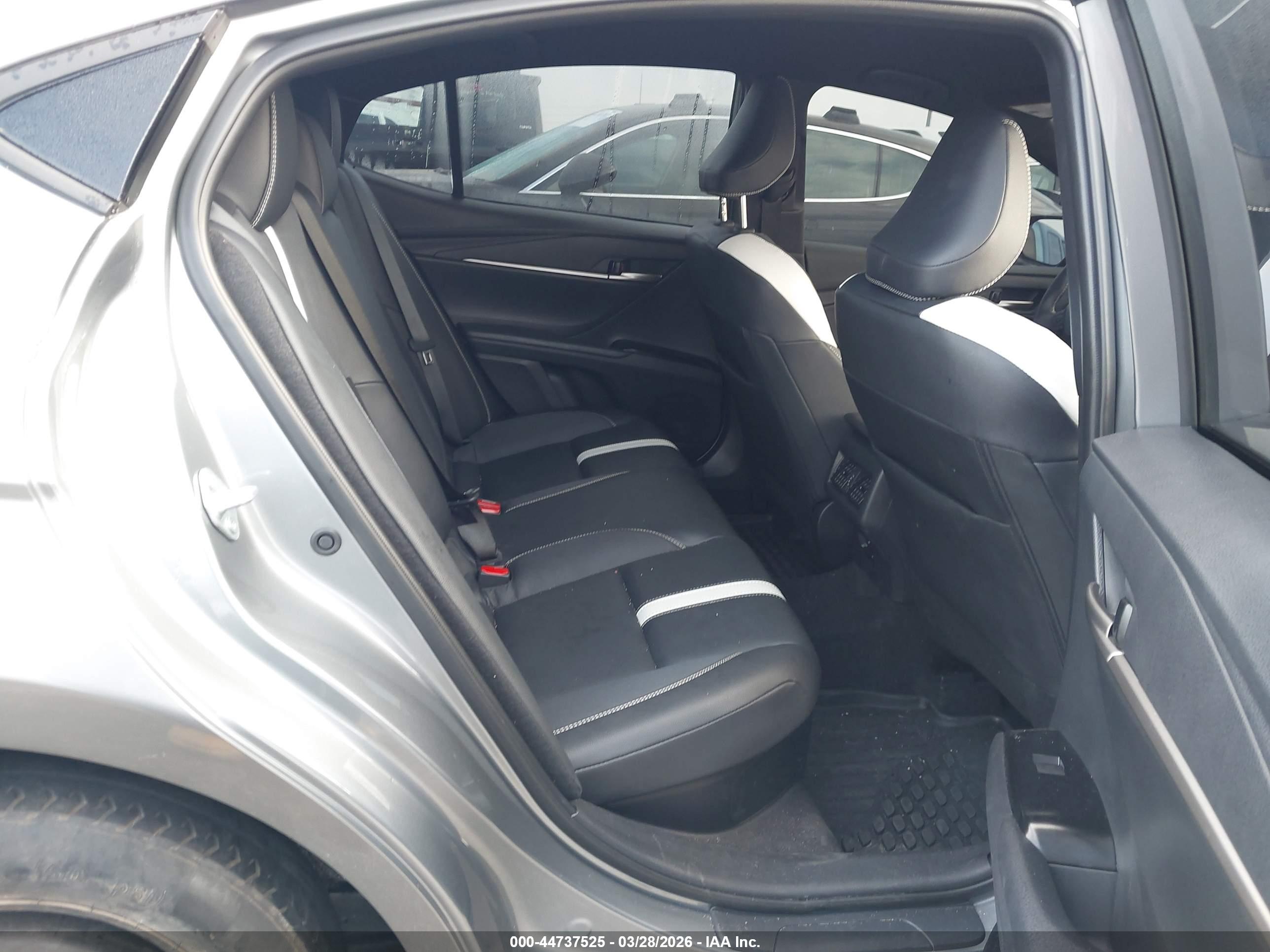 TOYOTA CAMRY image 8