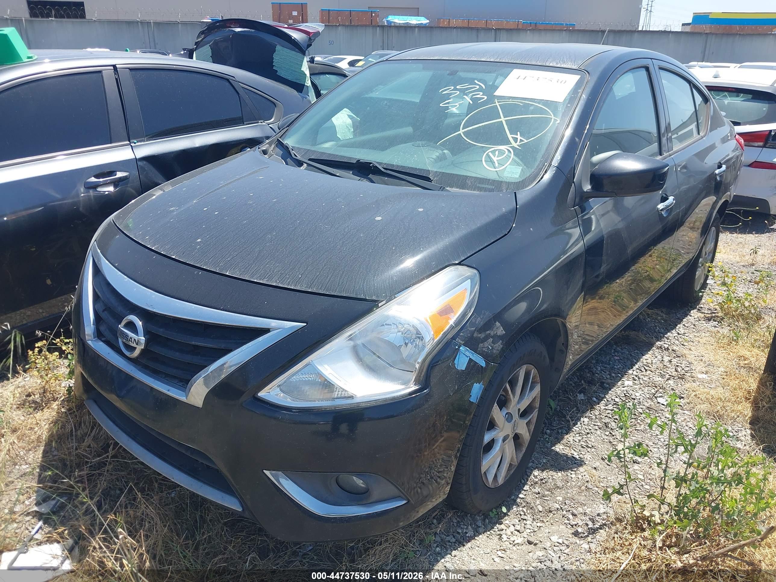 NISSAN VERSA image 2