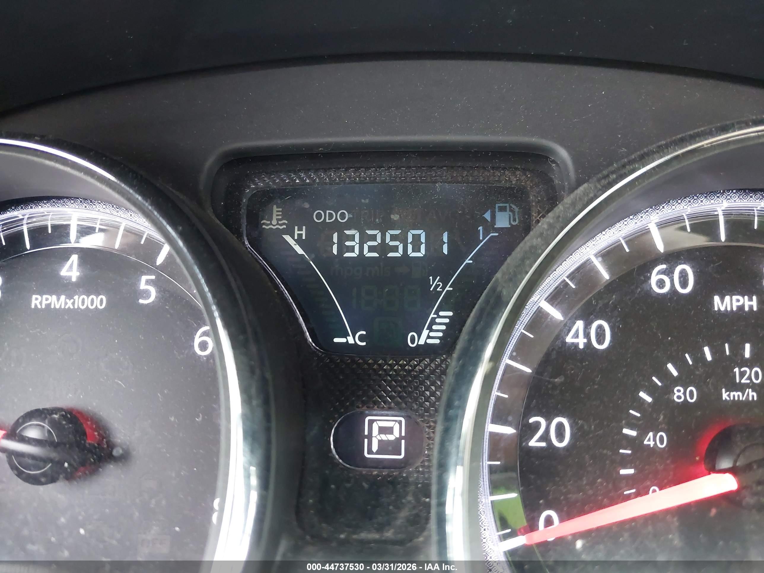 NISSAN VERSA image 7