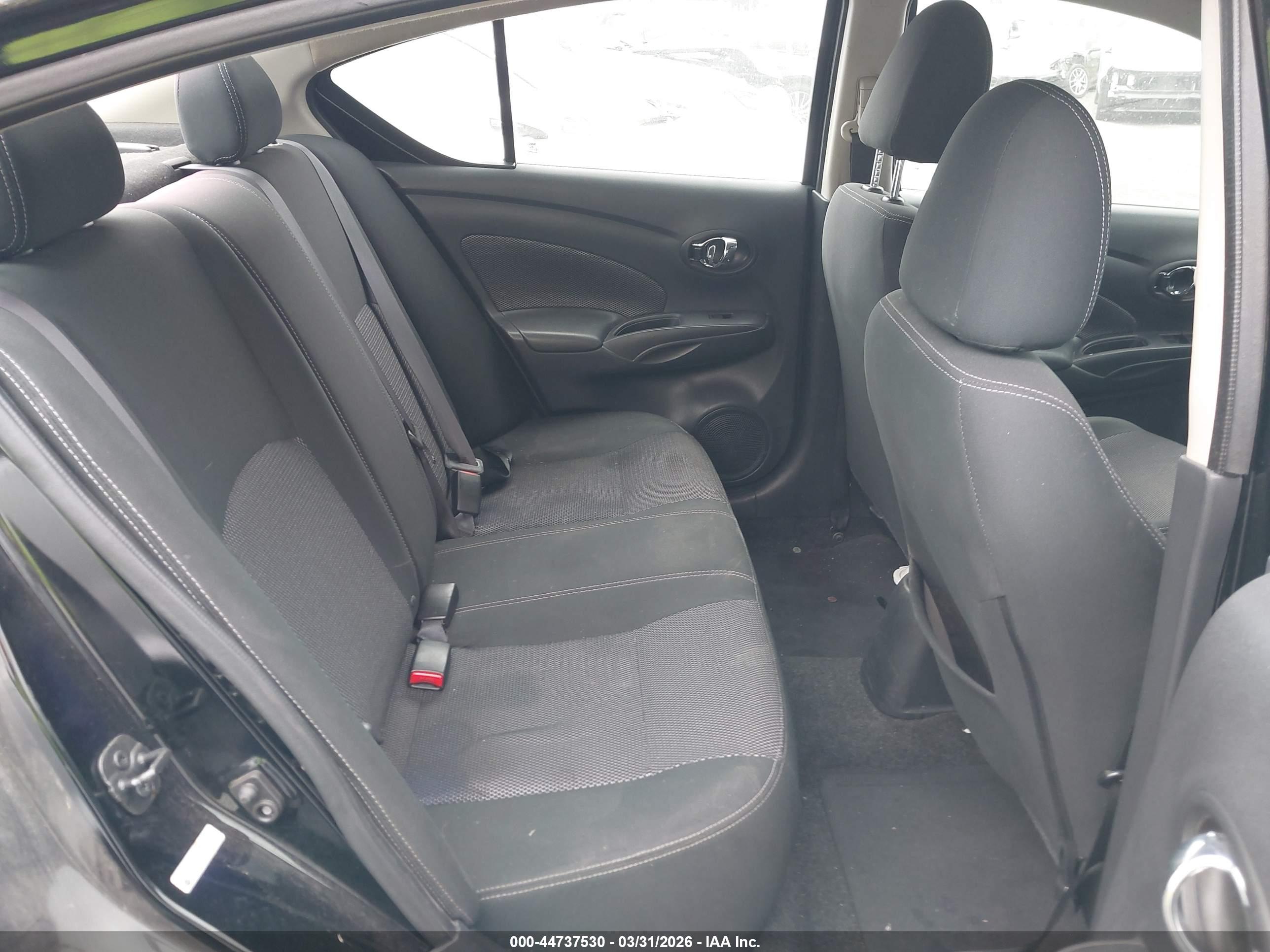 NISSAN VERSA image 8