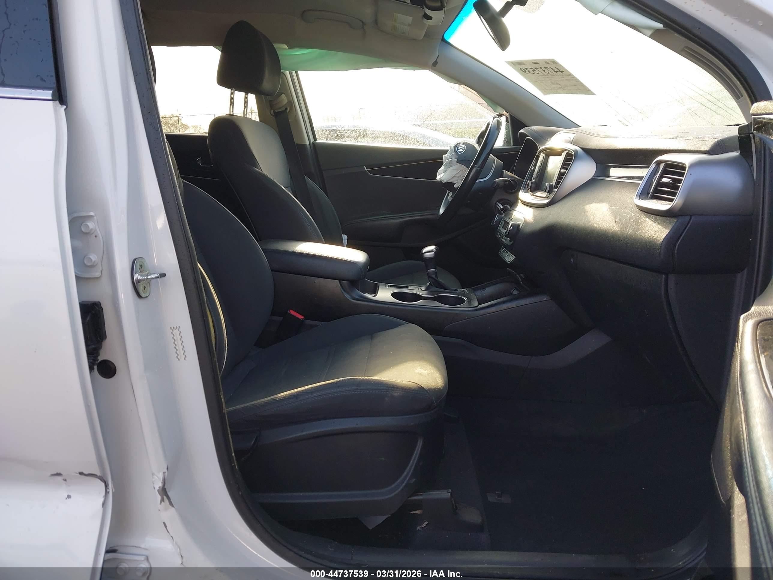 KIA SORENTO image 5