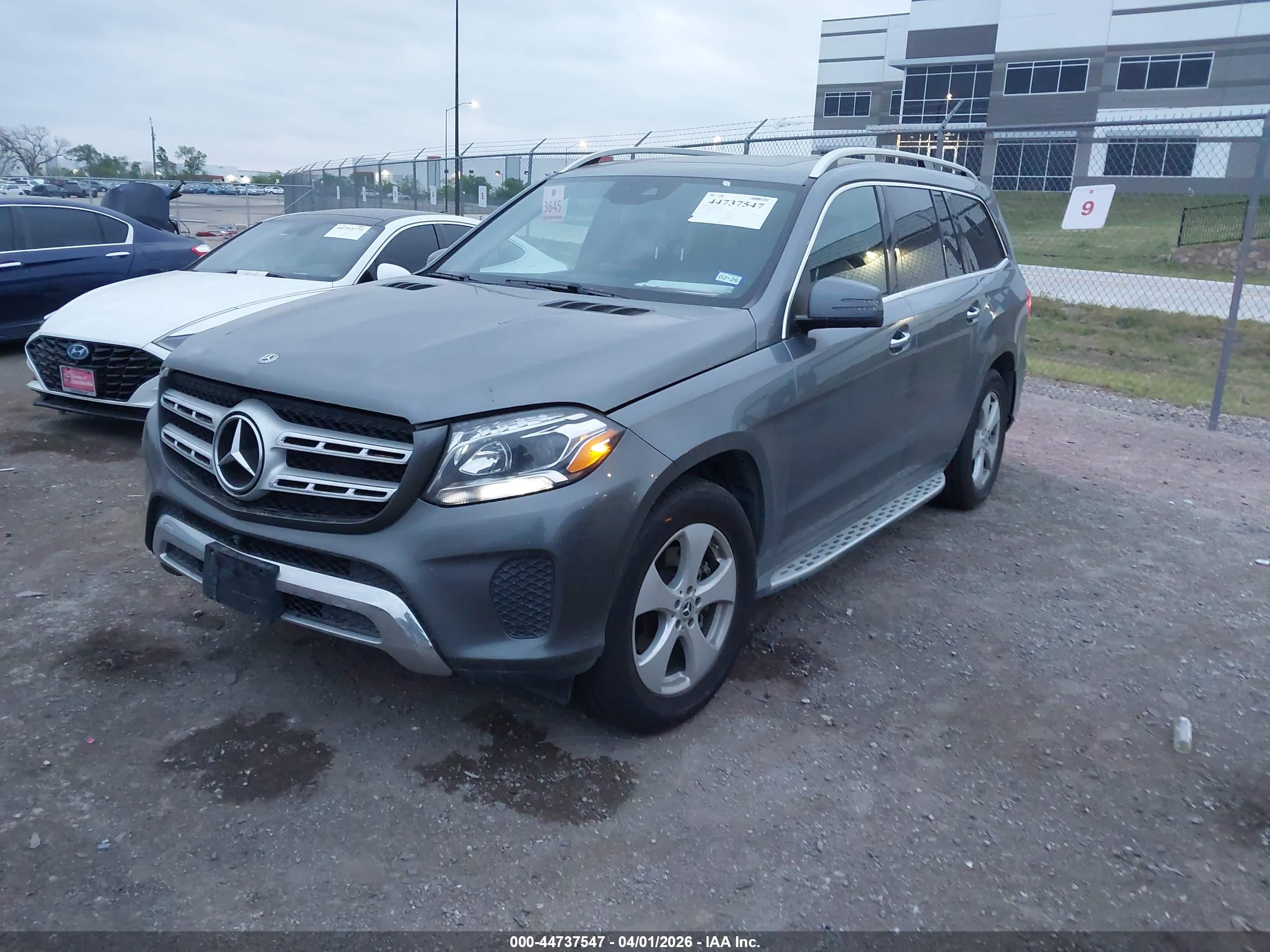 MERCEDES-BENZ GLS image 2