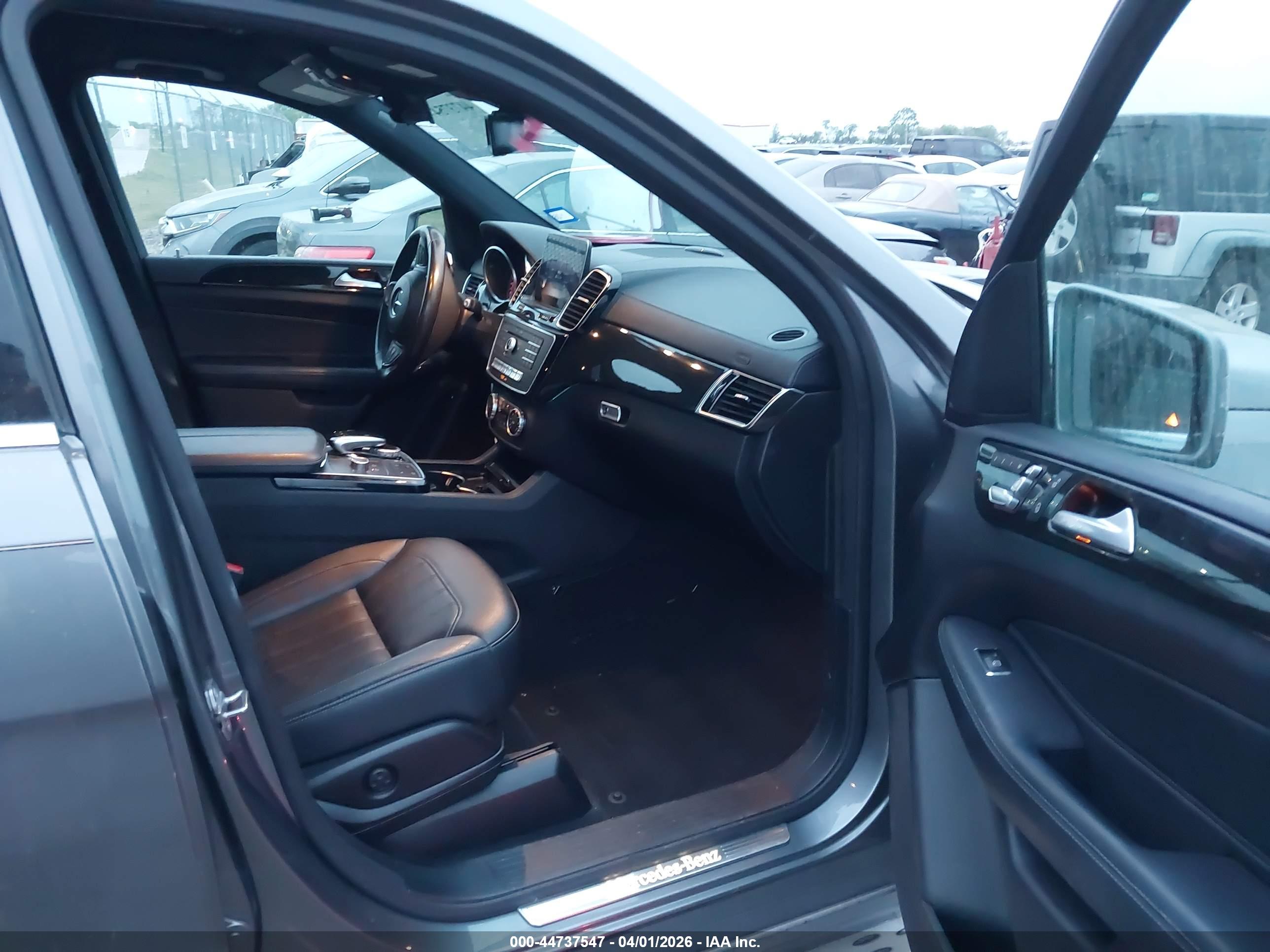 MERCEDES-BENZ GLS image 5