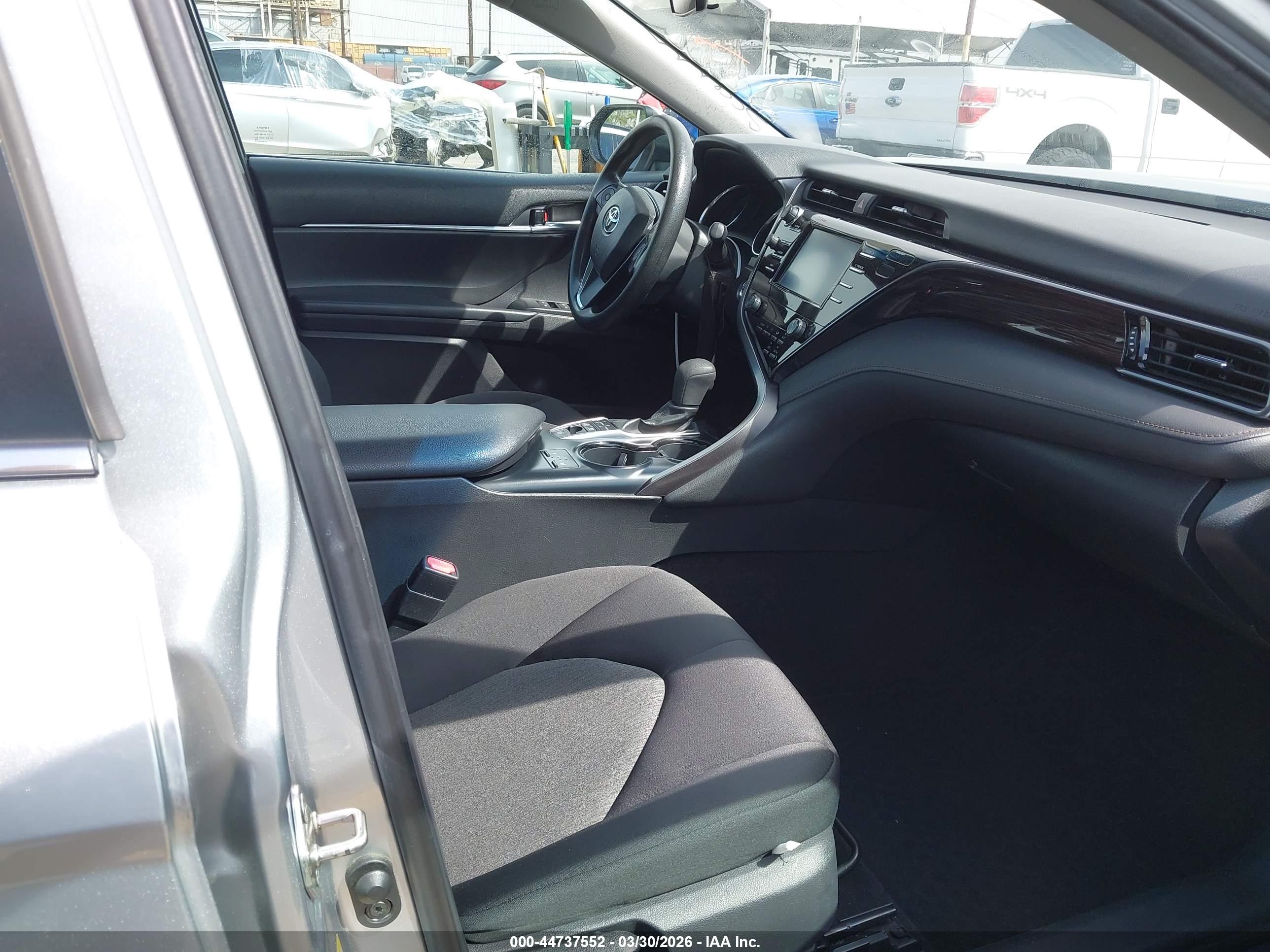 TOYOTA CAMRY image 5