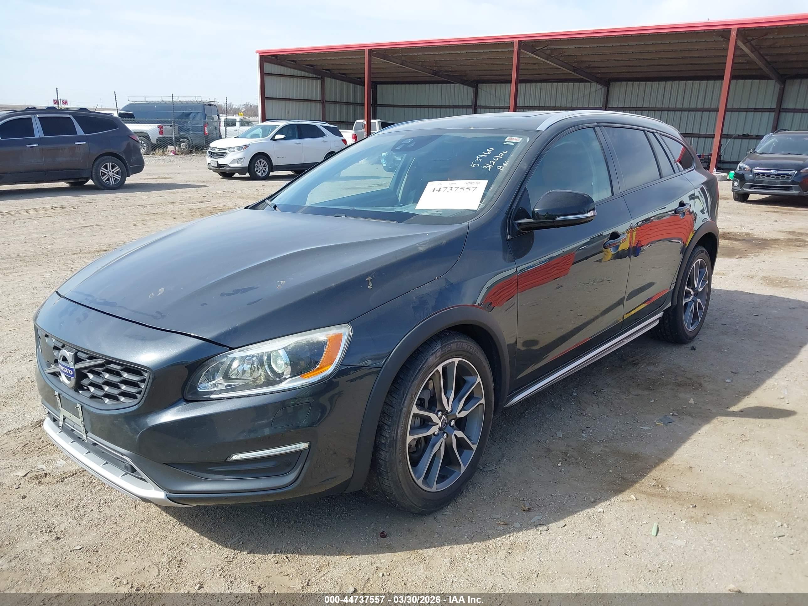 VOLVO V60 image 2
