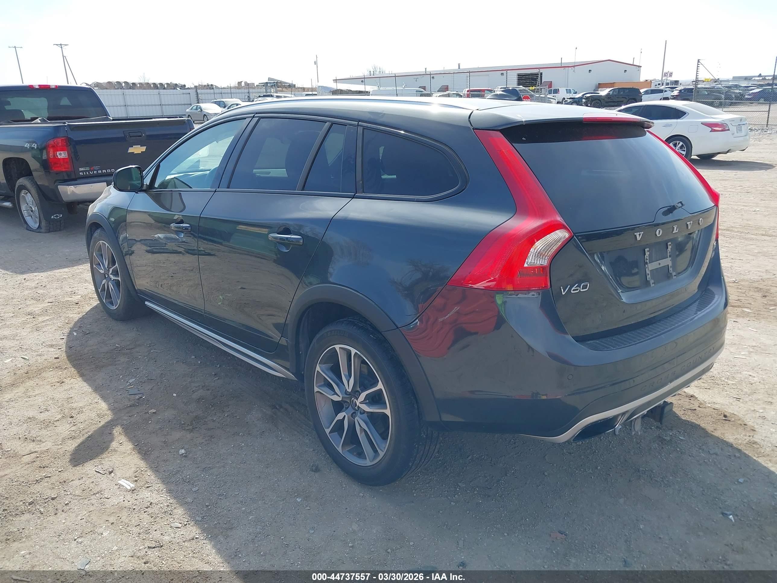 VOLVO V60 image 3