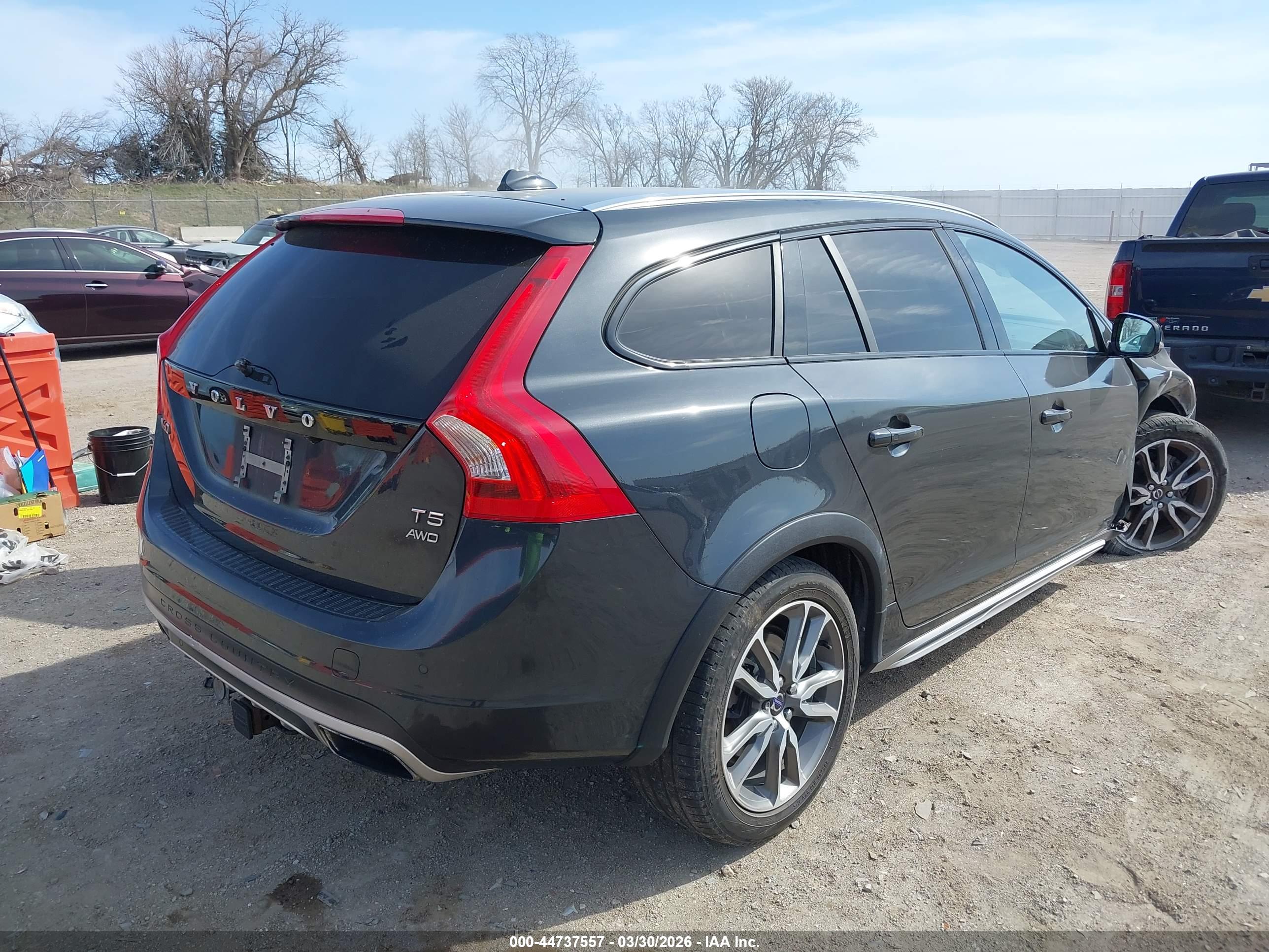 VOLVO V60 image 4