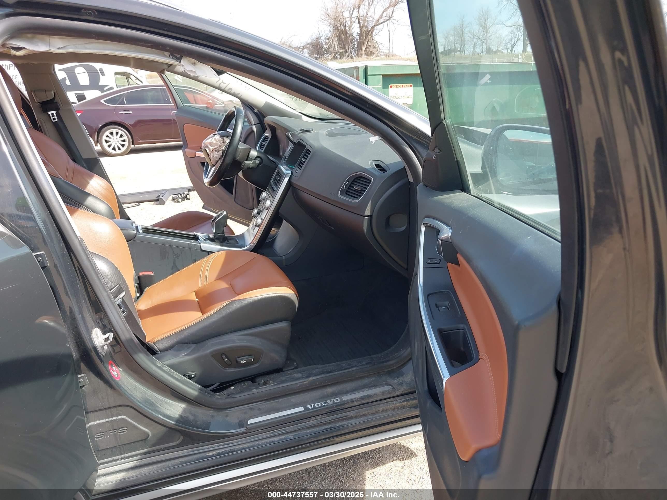 VOLVO V60 image 5